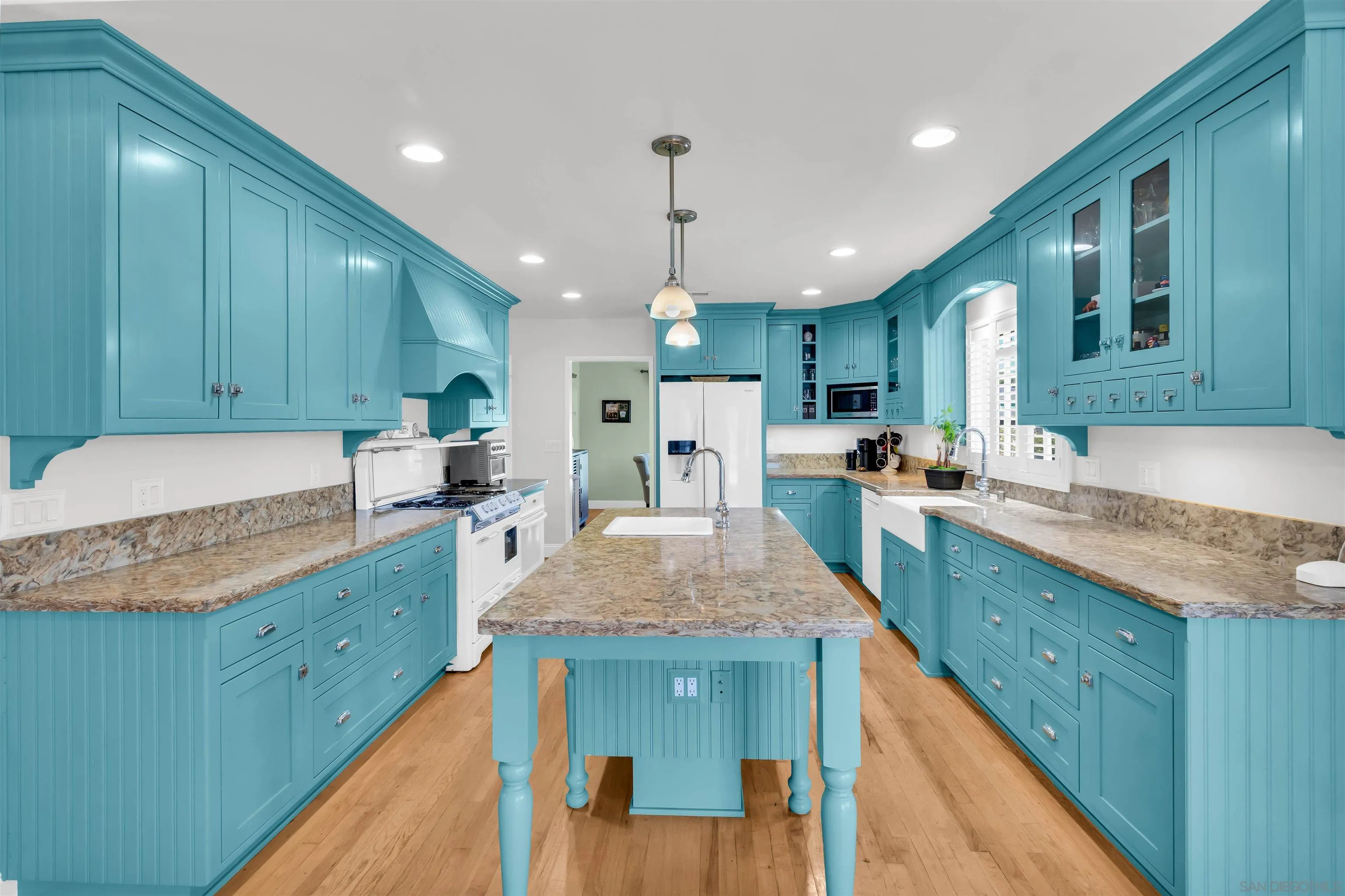 https://cdn.realtyfeed.com/cdn/127/260005853/741f050ae212bc1e0f1c375253b65395.webp