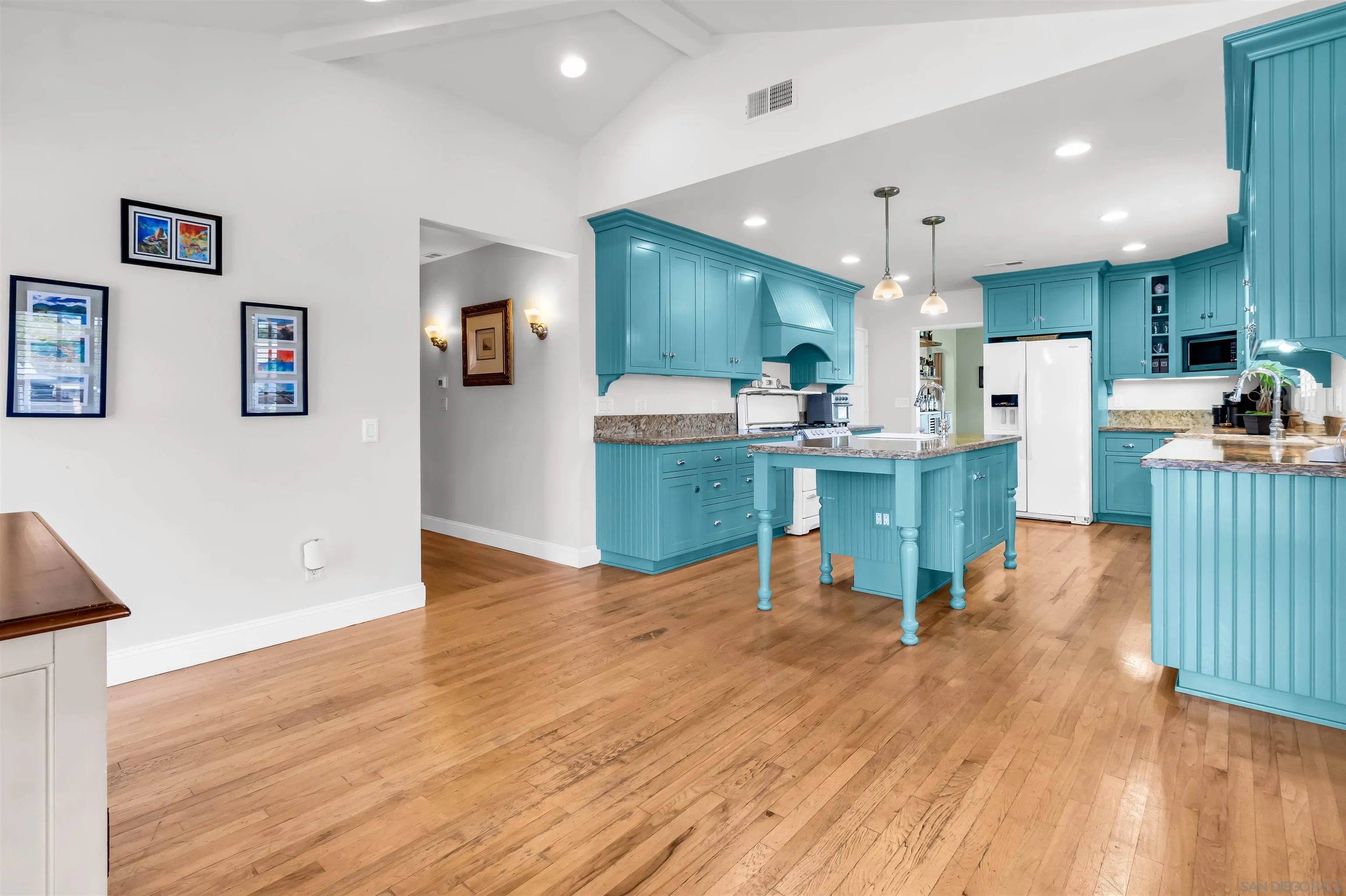 https://cdn.realtyfeed.com/cdn/127/260005853/a65b1f4af795d51e49e62773e0e9ffd8.webp
