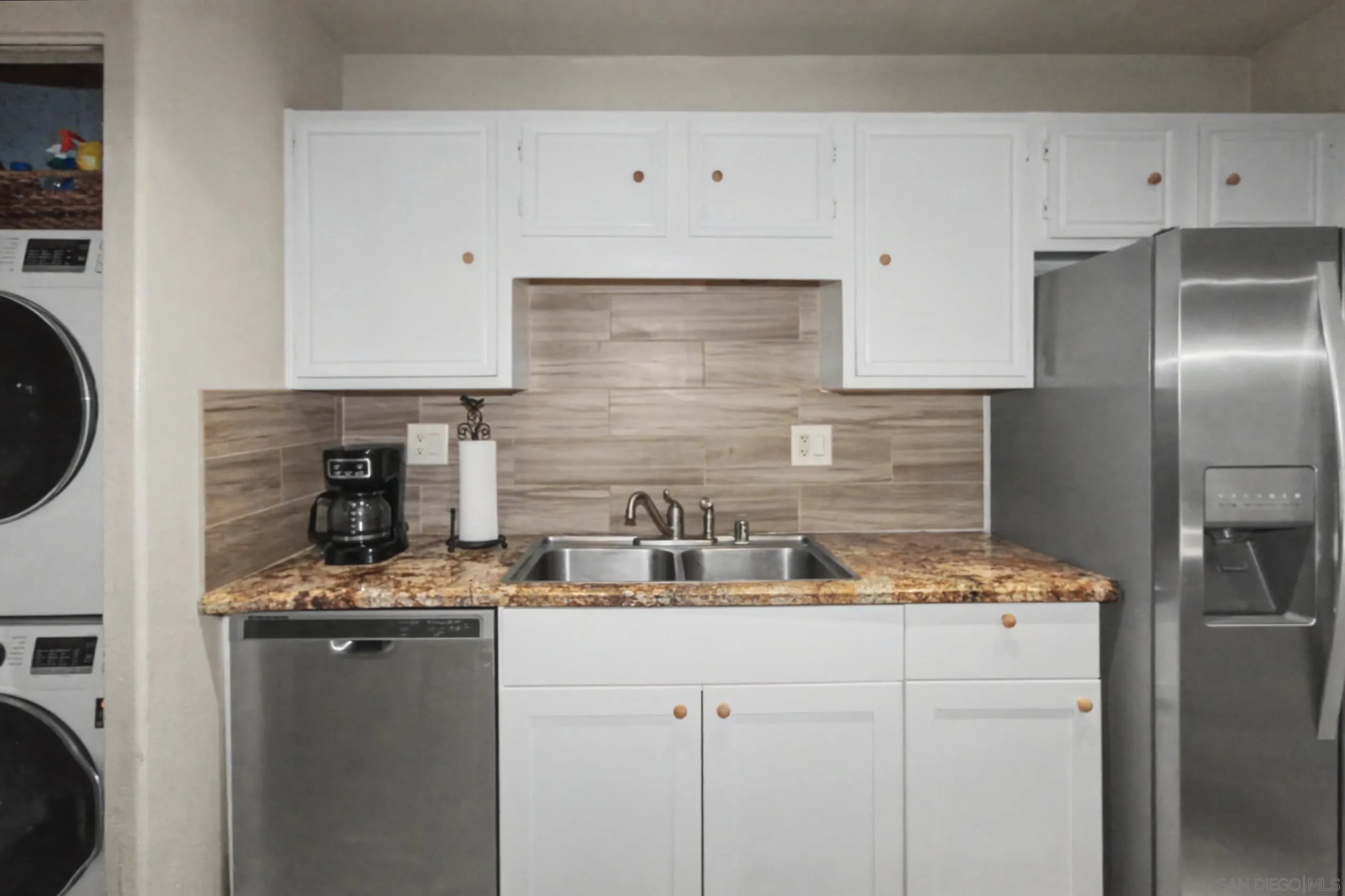 https://cdn.realtyfeed.com/cdn/127/260005855/14336af8b398bfd32ad0c220a6db9c75.webp