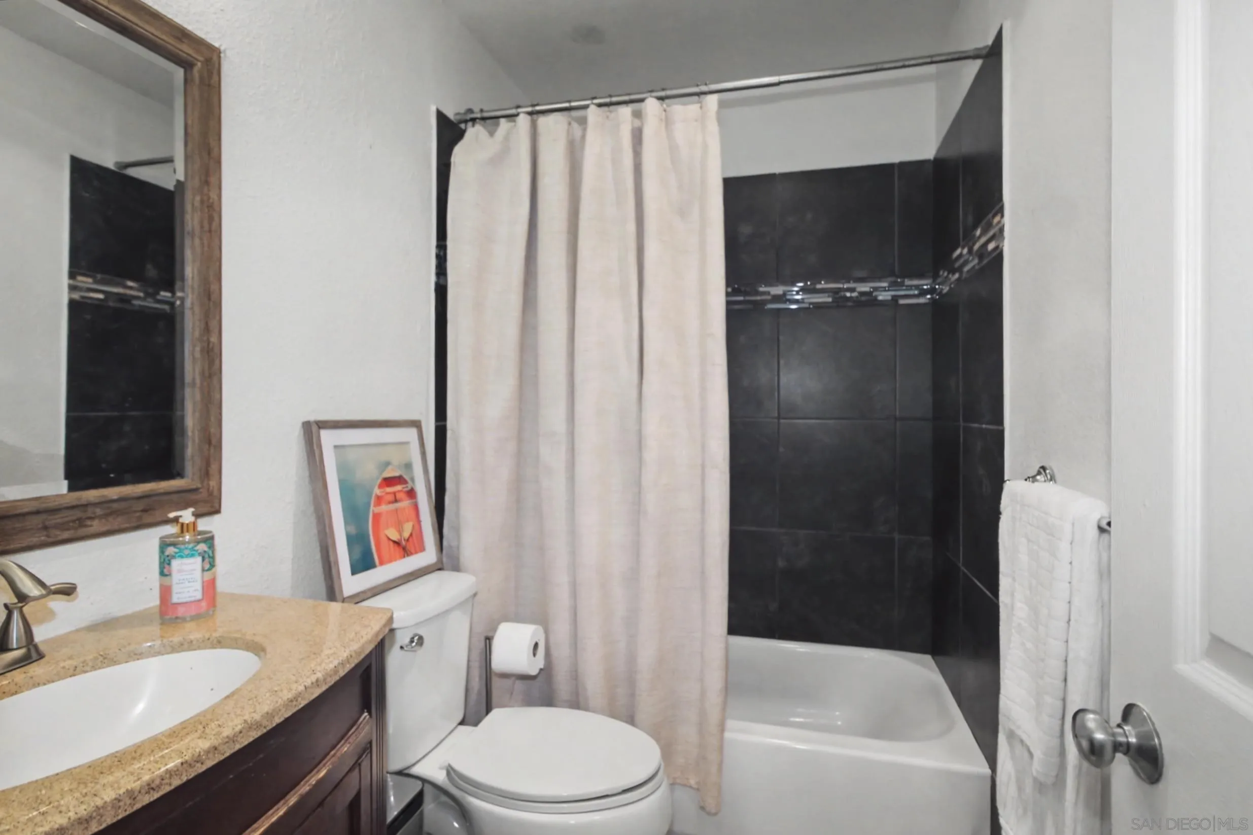 https://cdn.realtyfeed.com/cdn/127/260005855/74f7a8e3c1a1a4a1547fd2ff699010ac.webp