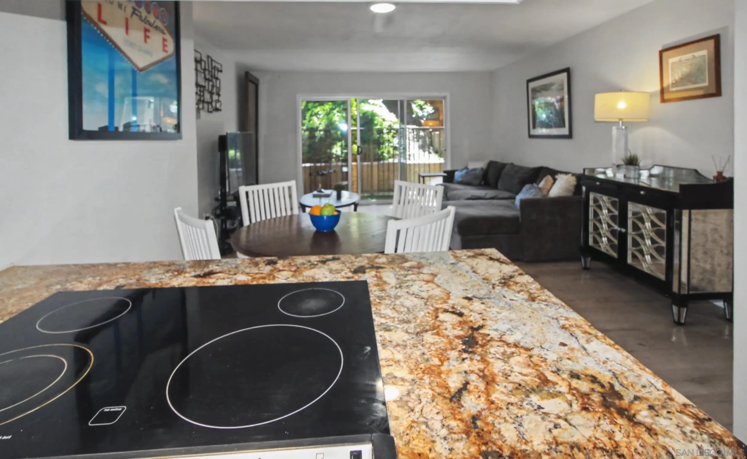 https://cdn.realtyfeed.com/cdn/127/260005855/bdb4d907c5bcf316b19748323f245a34.webp