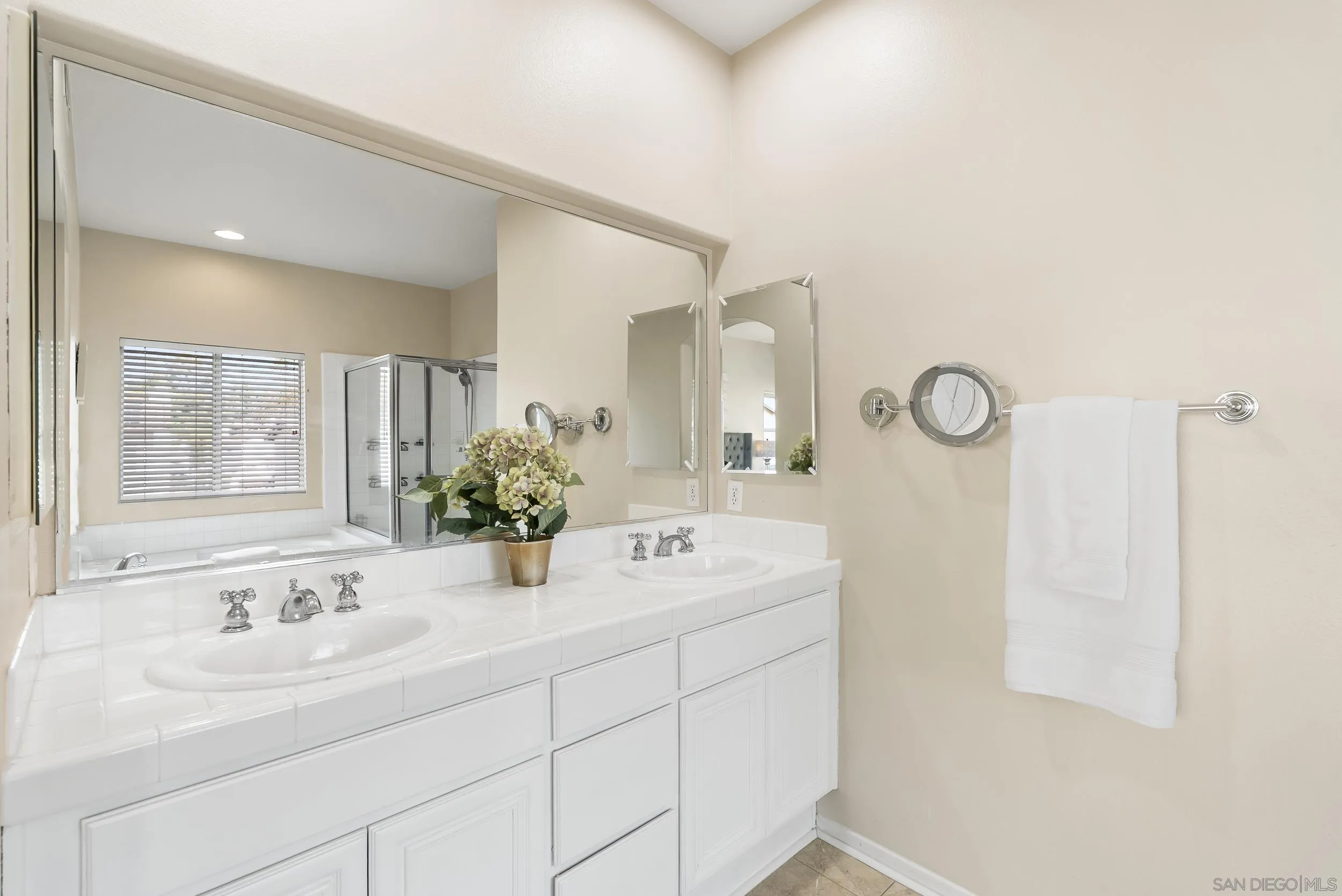 https://cdn.realtyfeed.com/cdn/127/260005856/2122a97ca64cb989cacbe6161f4acf1a.webp
