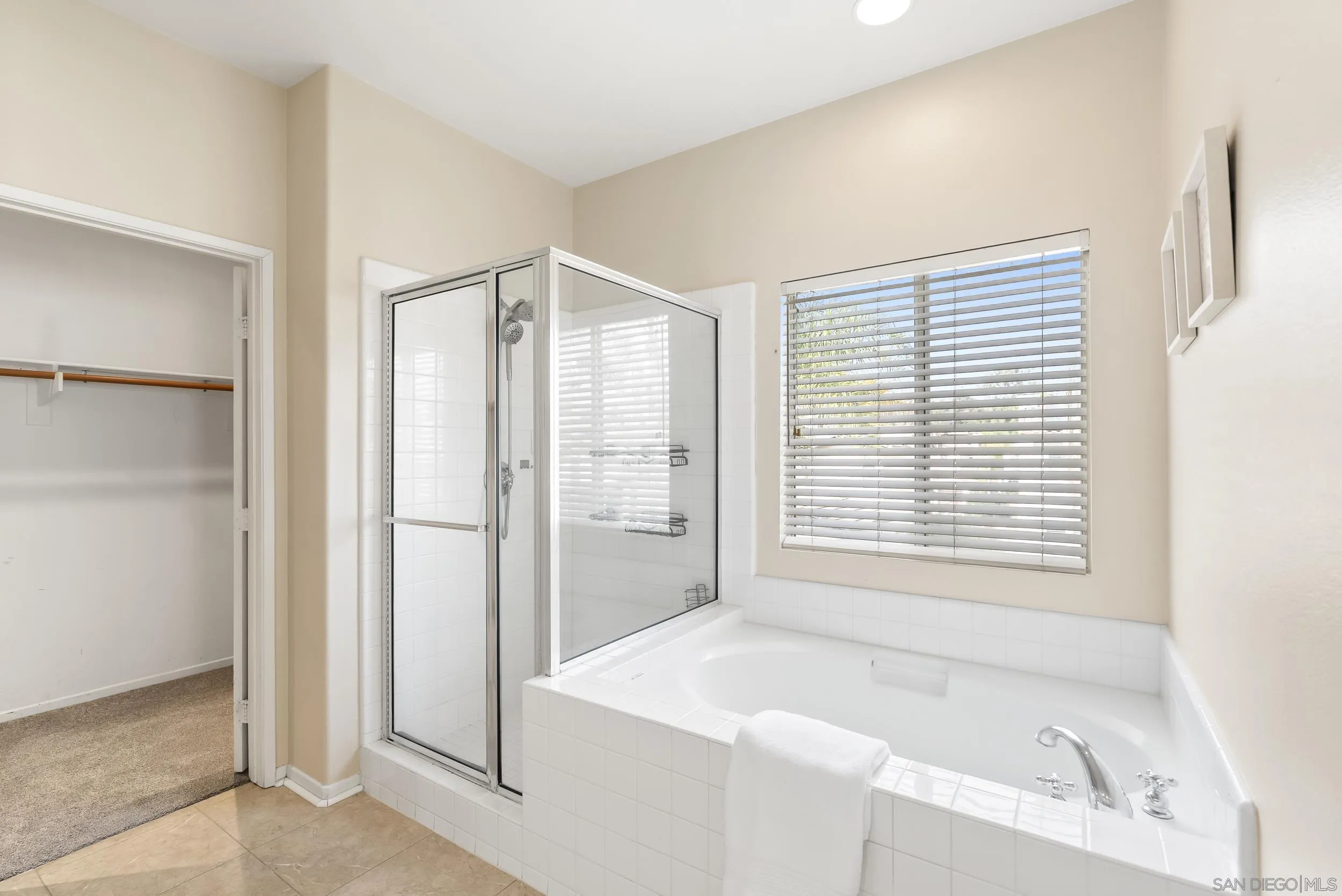 https://cdn.realtyfeed.com/cdn/127/260005856/7f523d179c6964c57fc5a1c3bd380bf7.webp