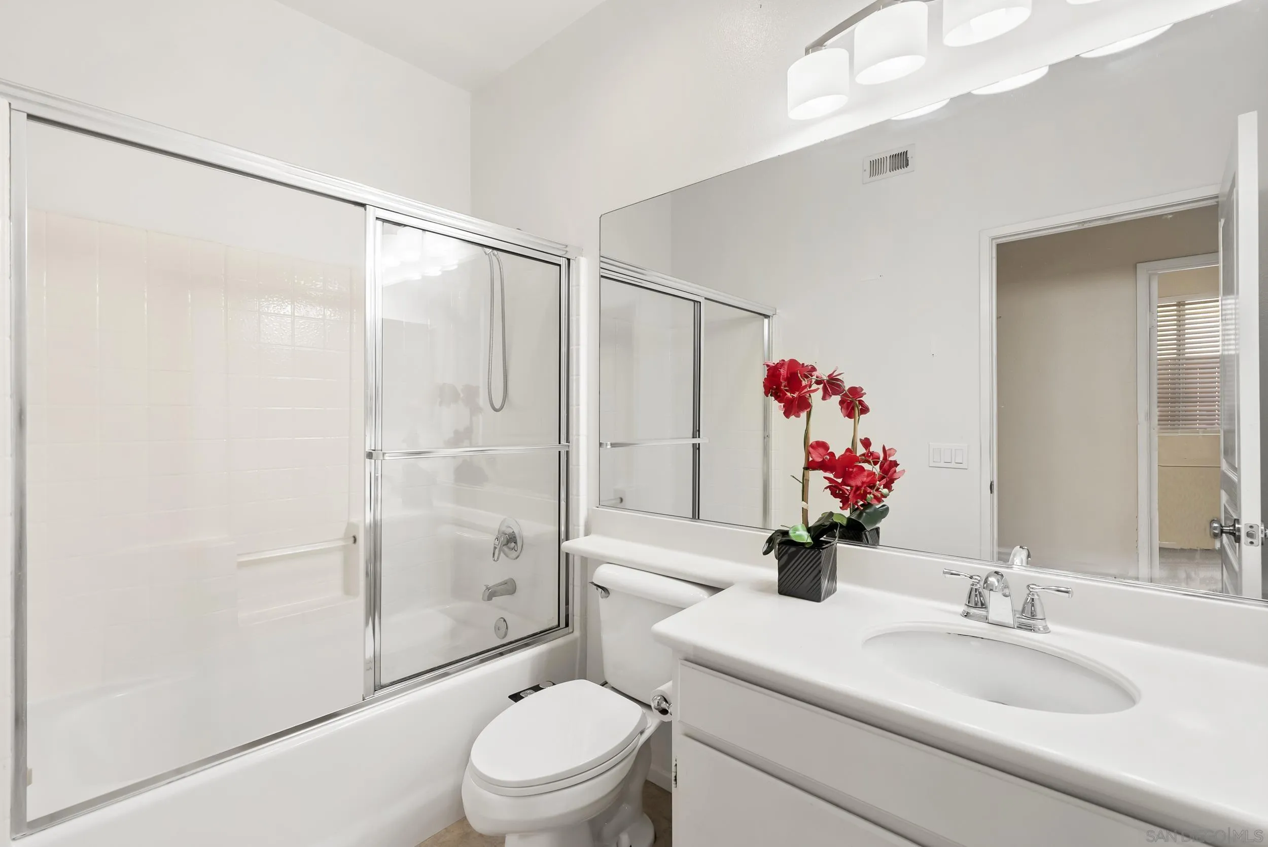 https://cdn.realtyfeed.com/cdn/127/260005856/98e5659b5f6b8afcbc6bf86a38a5cf9d.webp