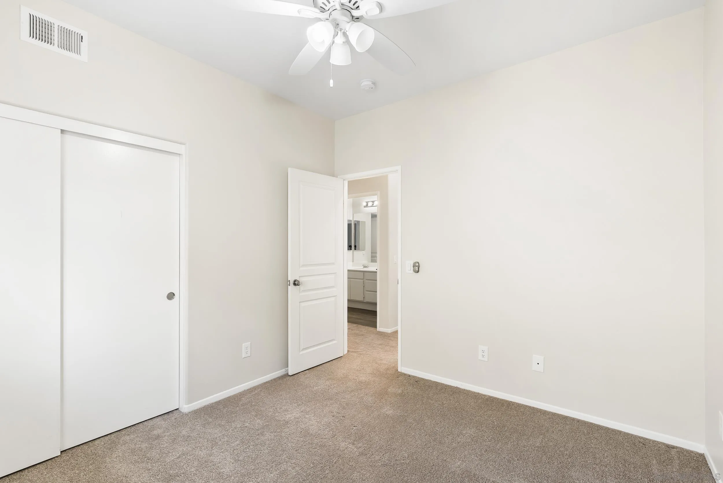 https://cdn.realtyfeed.com/cdn/127/260005856/b692a5611488d907e361478b35aae0de.webp