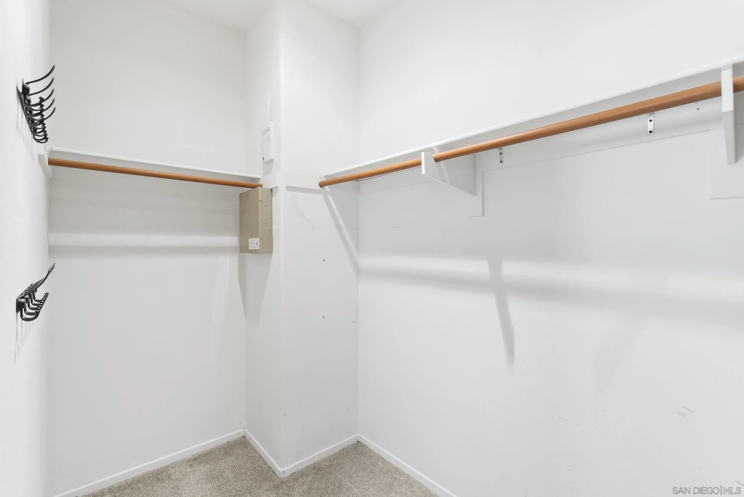 https://cdn.realtyfeed.com/cdn/127/260005856/be075e335515fa6fc43660a7af5f48d2.webp