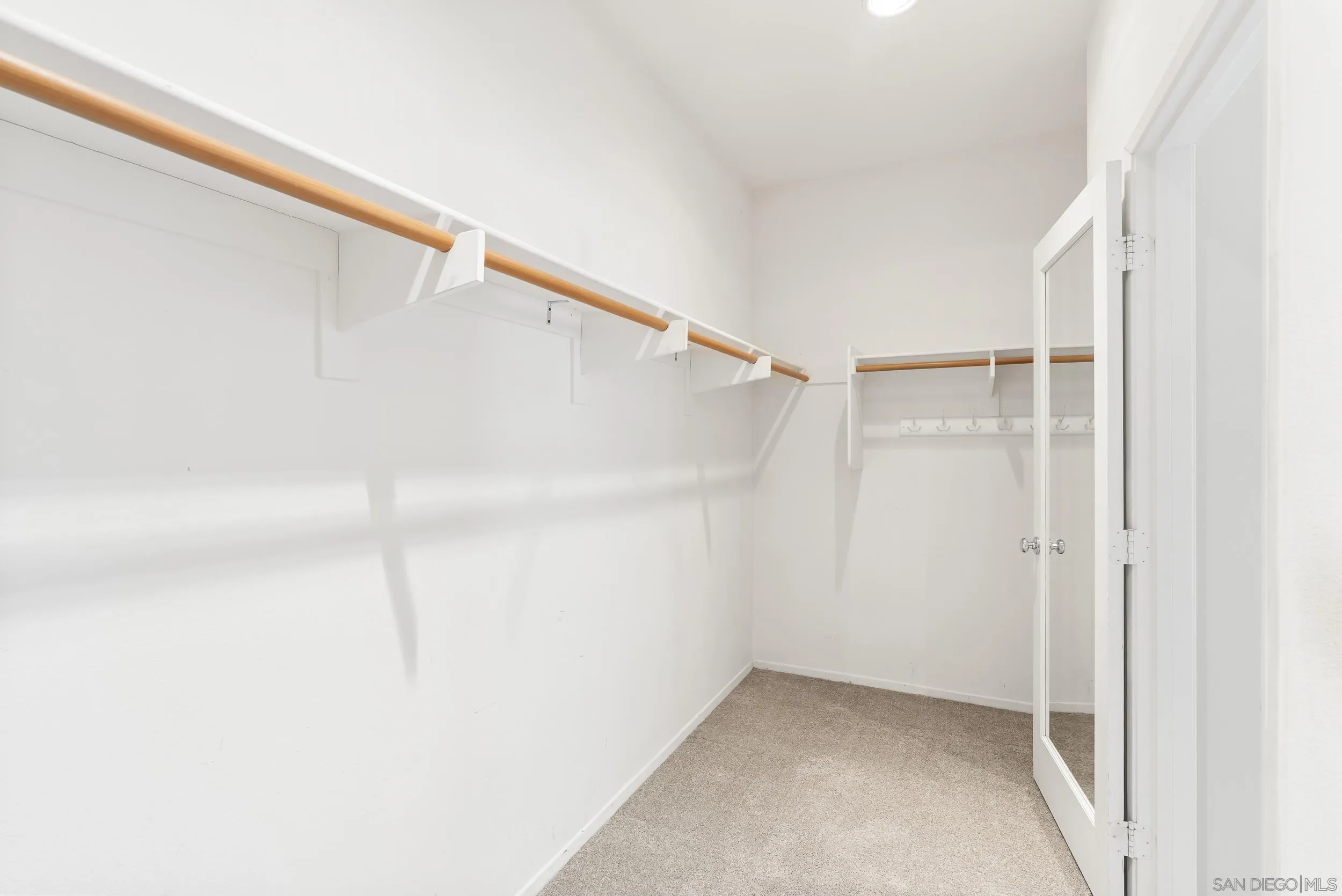 https://cdn.realtyfeed.com/cdn/127/260005856/c7e6e562fc3b590b84a10040605b5886.webp