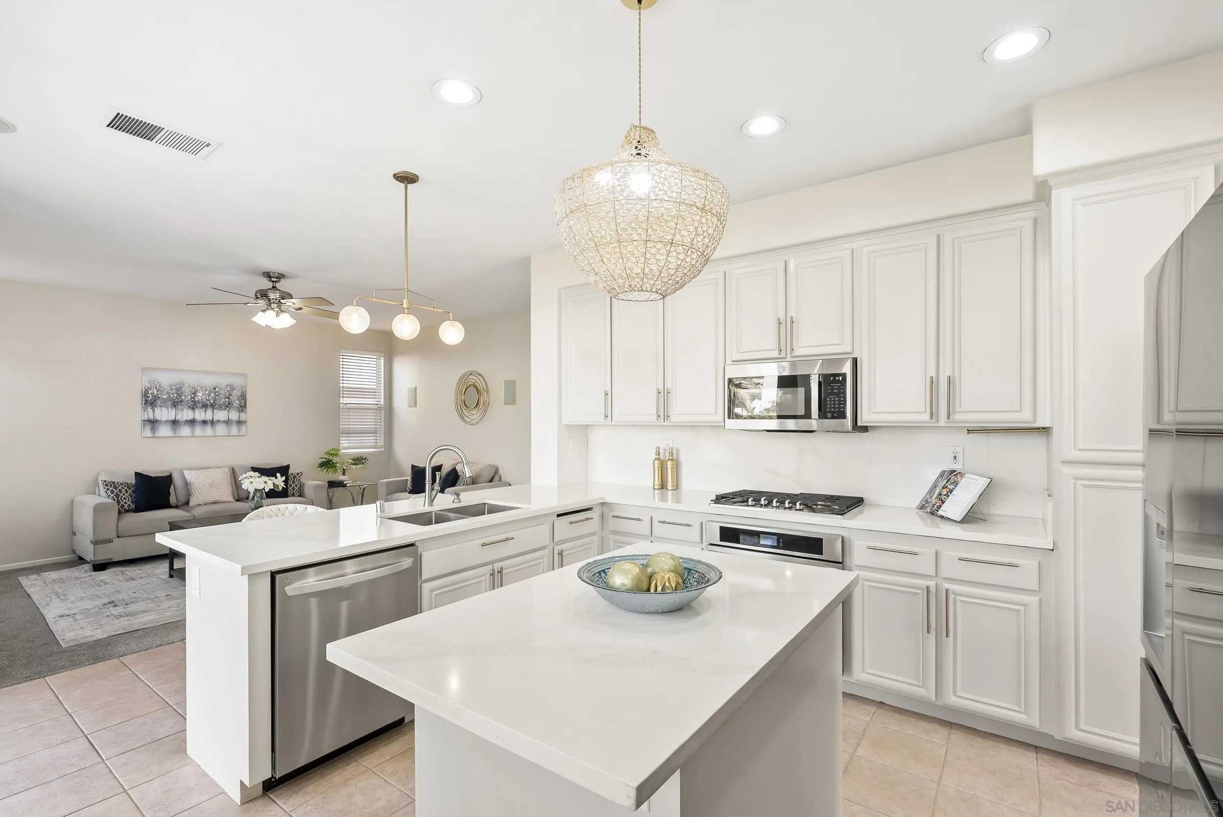 https://cdn.realtyfeed.com/cdn/127/260005856/cbcf7a00ca814241d50db974956112c7.webp