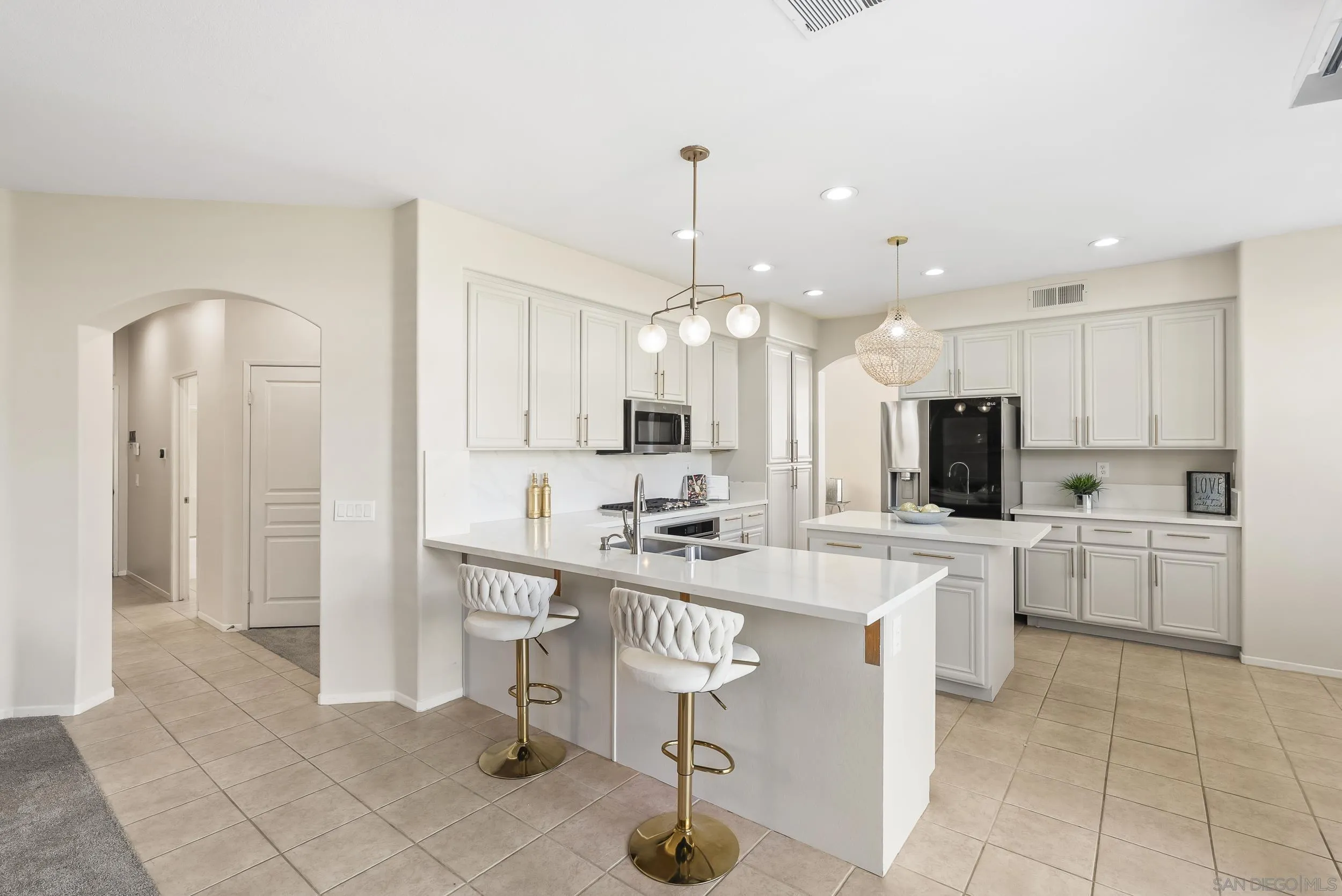 https://cdn.realtyfeed.com/cdn/127/260005856/d71fad44a7764f60c17cf21117b4c464.webp