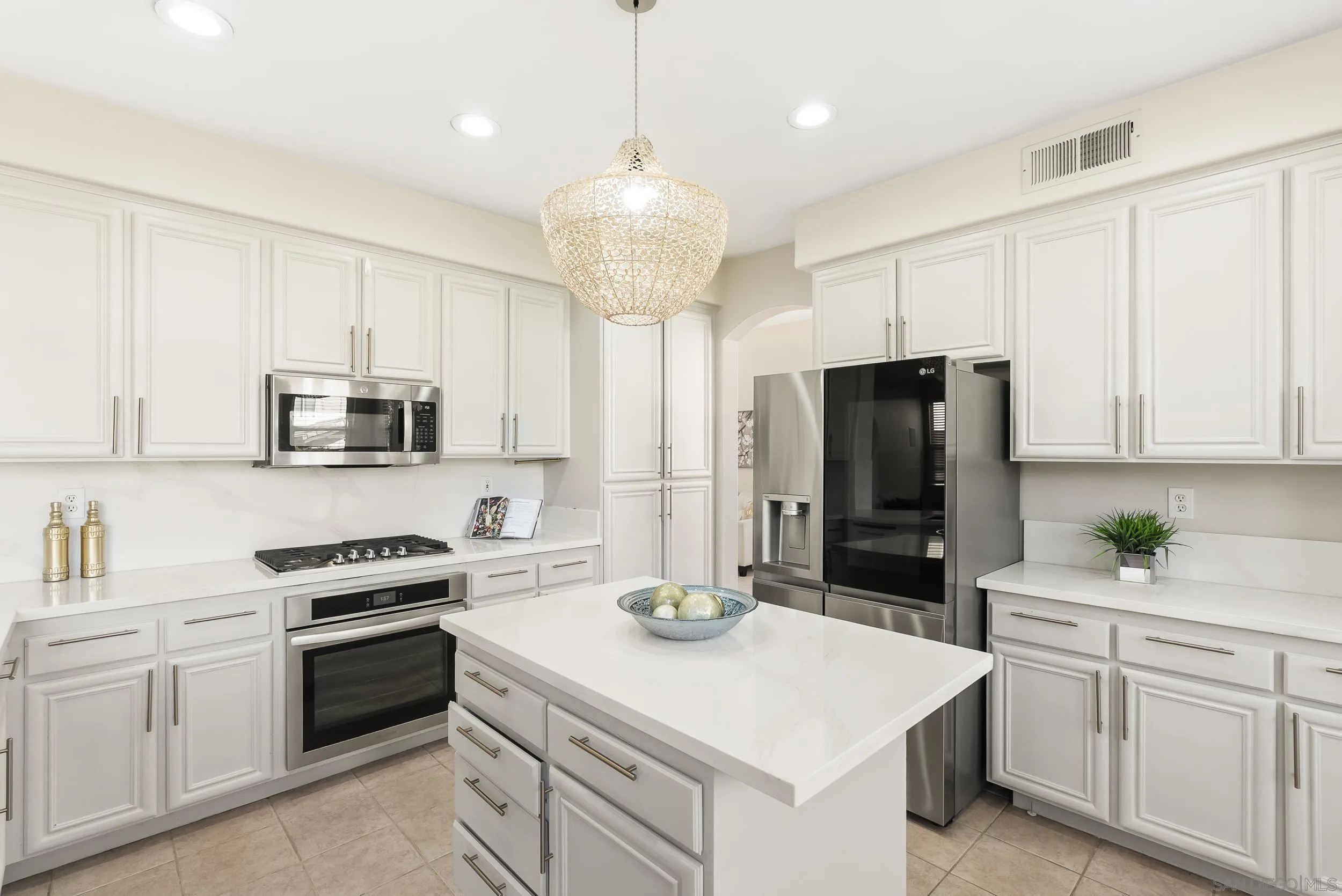 https://cdn.realtyfeed.com/cdn/127/260005856/e9b55d5b70390c1d2311bc7f49b278d4.webp