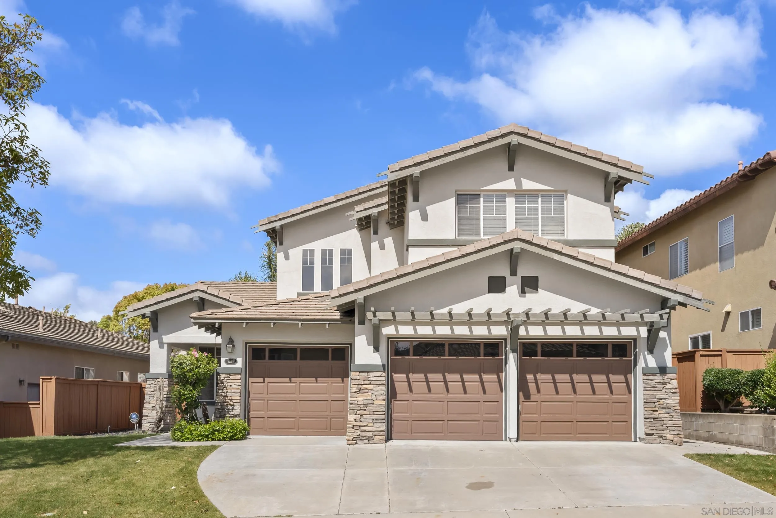 https://cdn.realtyfeed.com/cdn/127/260005856/f3933429b4191ac98d36d3c55e230c35.webp