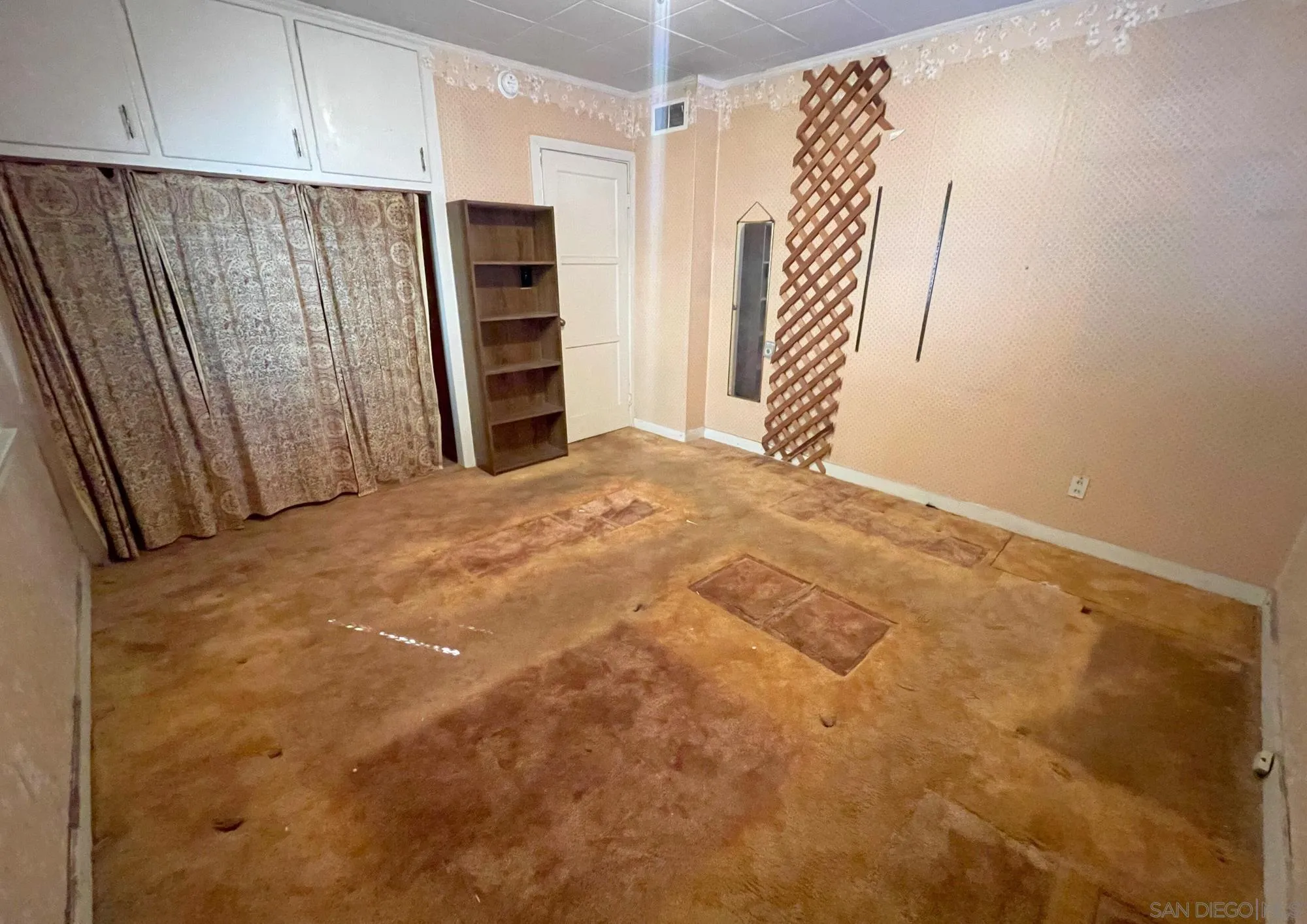 https://cdn.realtyfeed.com/cdn/127/260005857/94419a6e4cb30bad21dafb0c23e8d579.webp