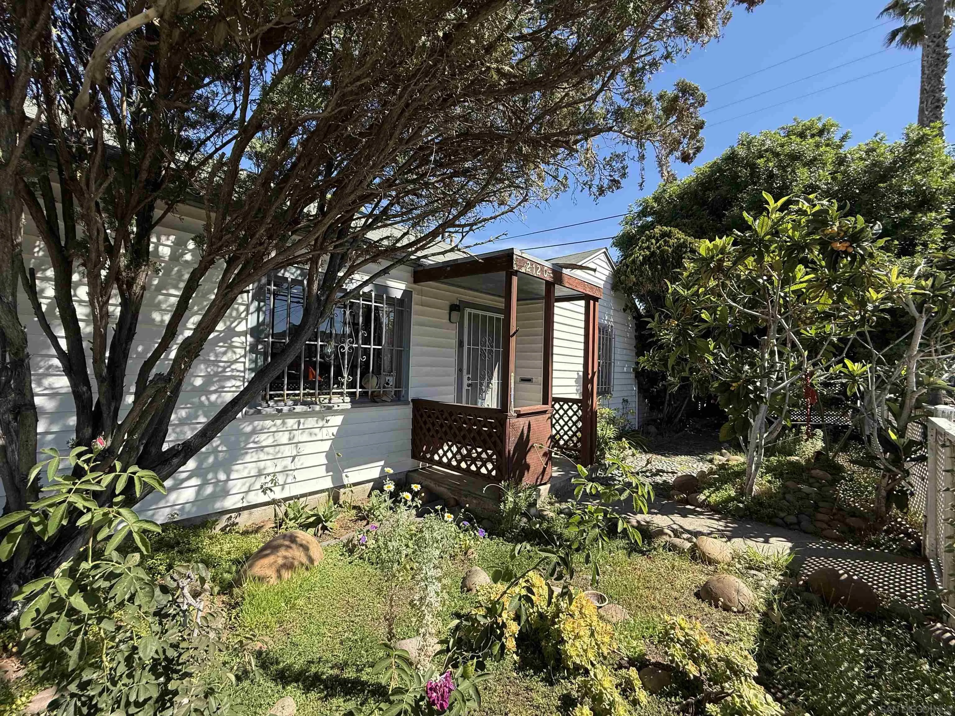 https://cdn.realtyfeed.com/cdn/127/260005857/b070f0b25973146c947600f98282b7a4.webp