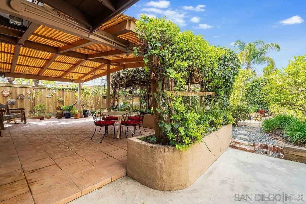 https://cdn.realtyfeed.com/cdn/127/260005859/e7133199eb42059c2efa2365e0a26f57.webp