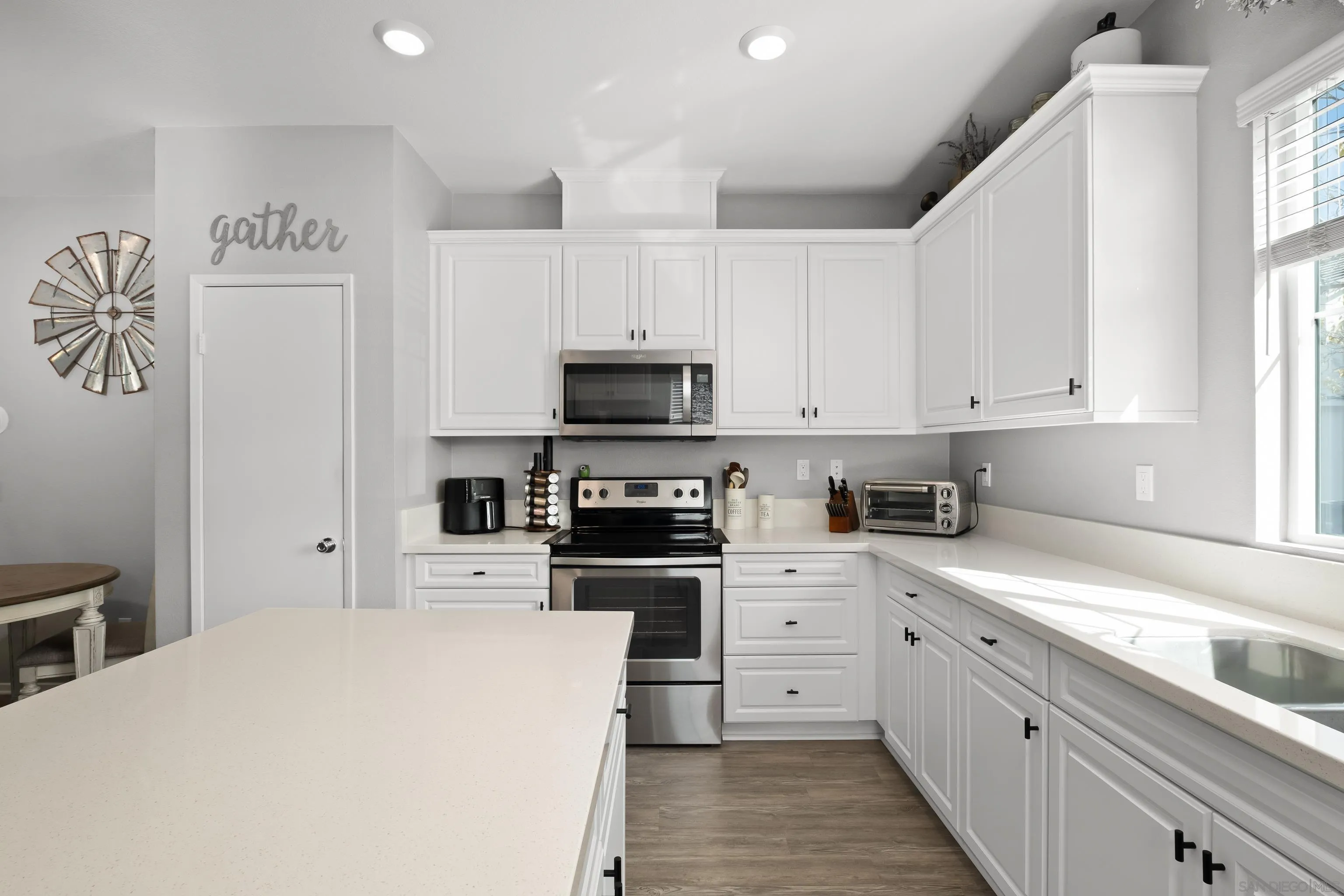 https://cdn.realtyfeed.com/cdn/127/260005860/2dcca422db2274dfc431153f88a4b716.webp
