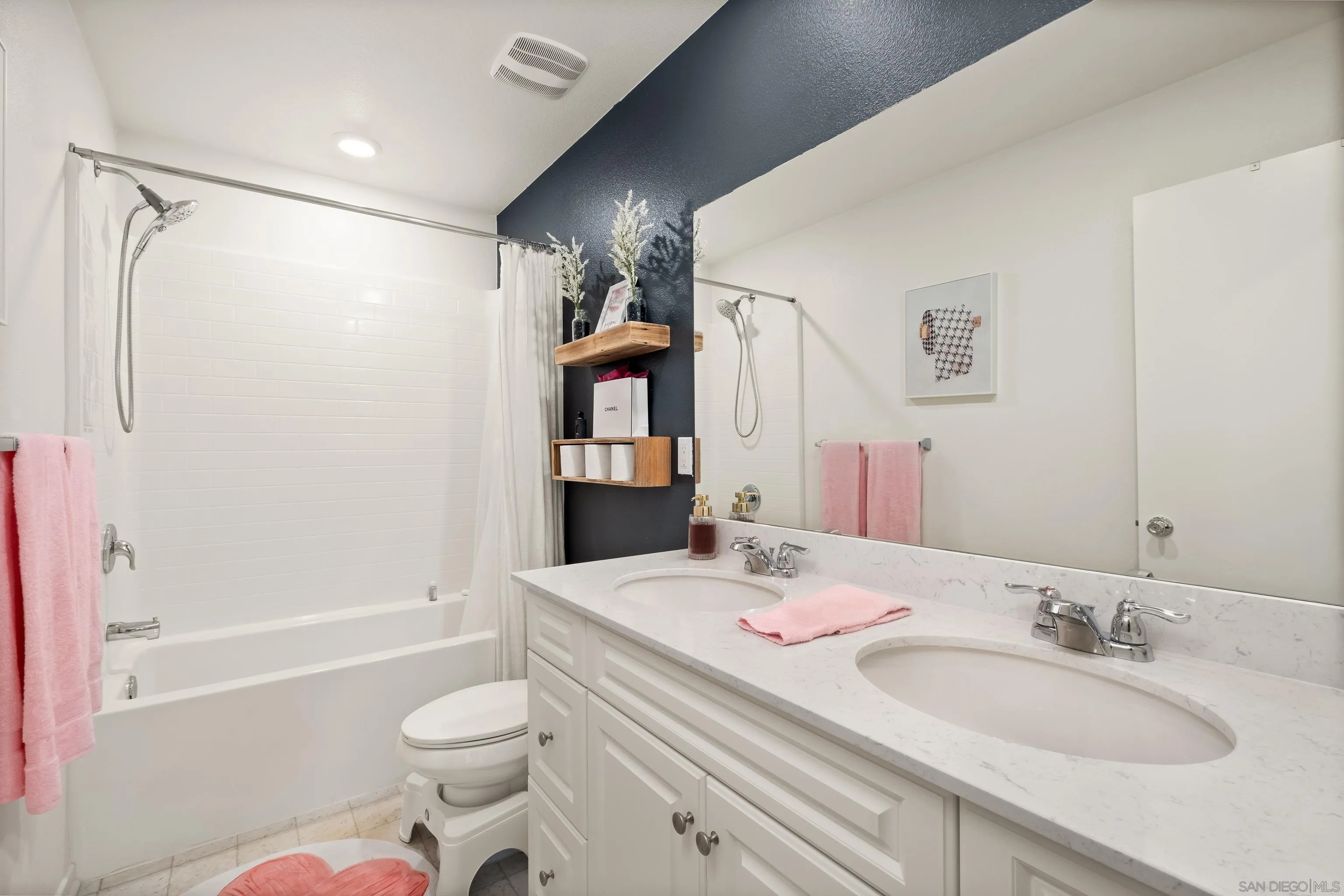 https://cdn.realtyfeed.com/cdn/127/260005860/7af38e245bba9099658e5d83c965ba3d.webp