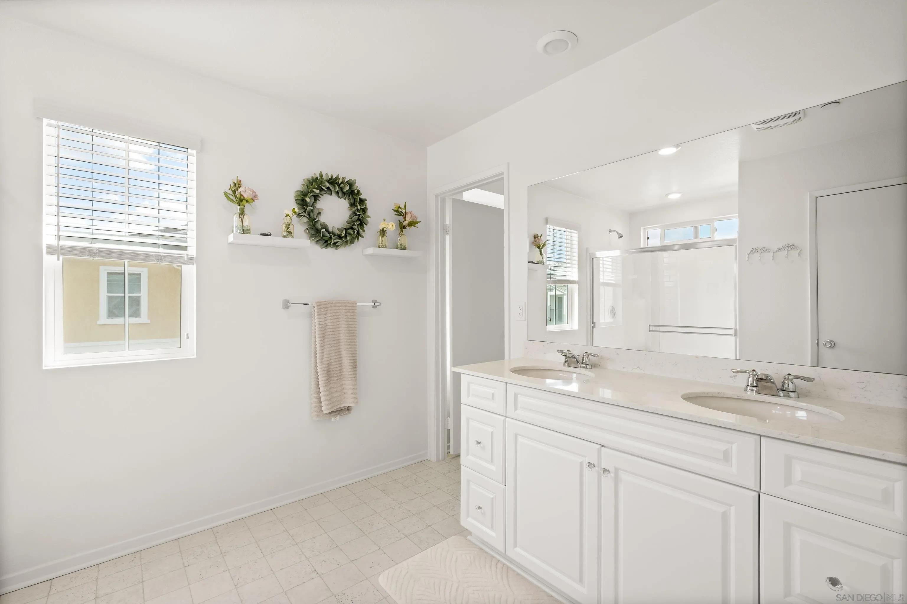 https://cdn.realtyfeed.com/cdn/127/260005860/8f267bc3a7fe0c28c37c69465f0c6489.webp