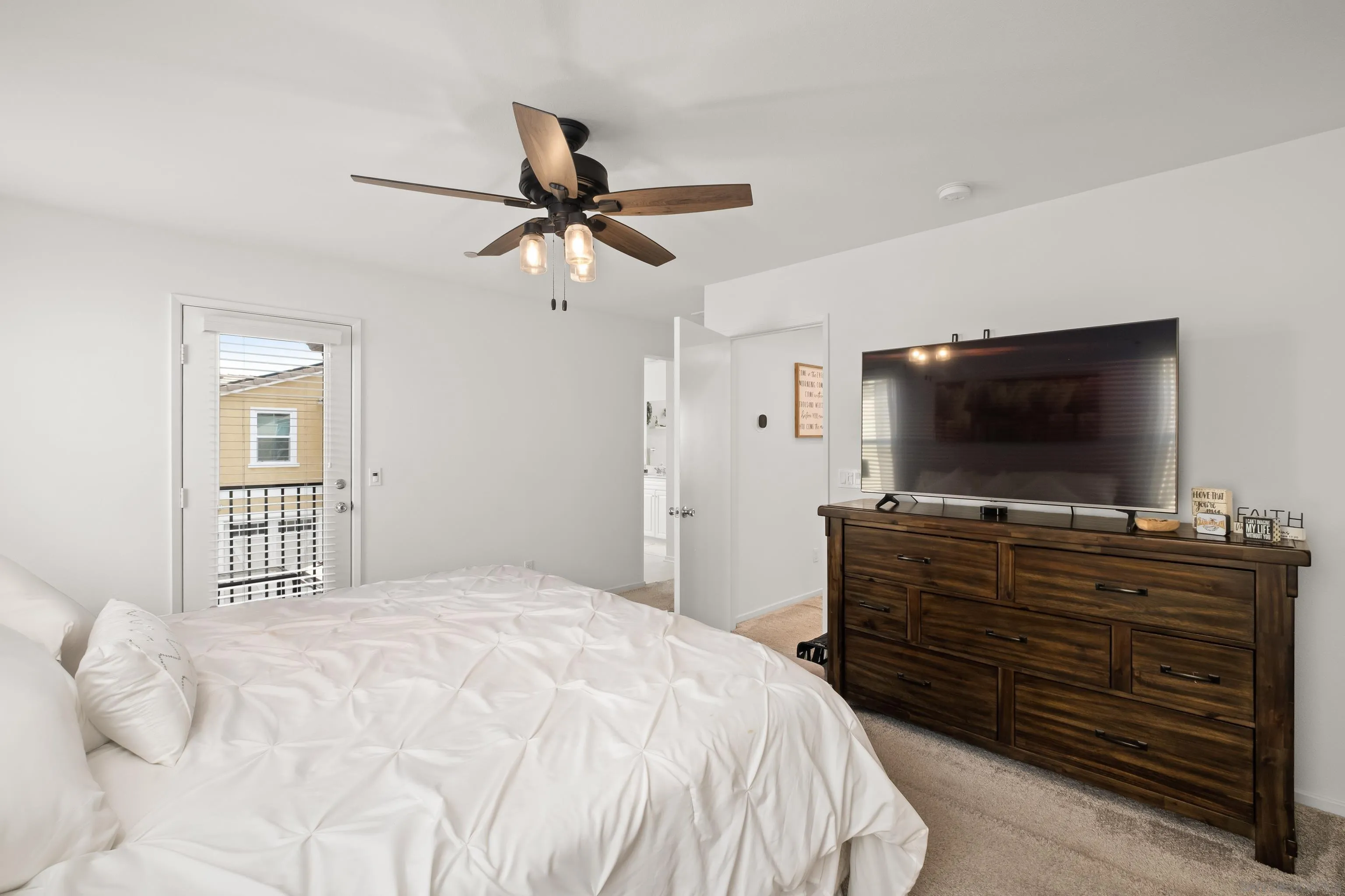 https://cdn.realtyfeed.com/cdn/127/260005860/94514f3bc2117cd095873bfb728b420e.webp