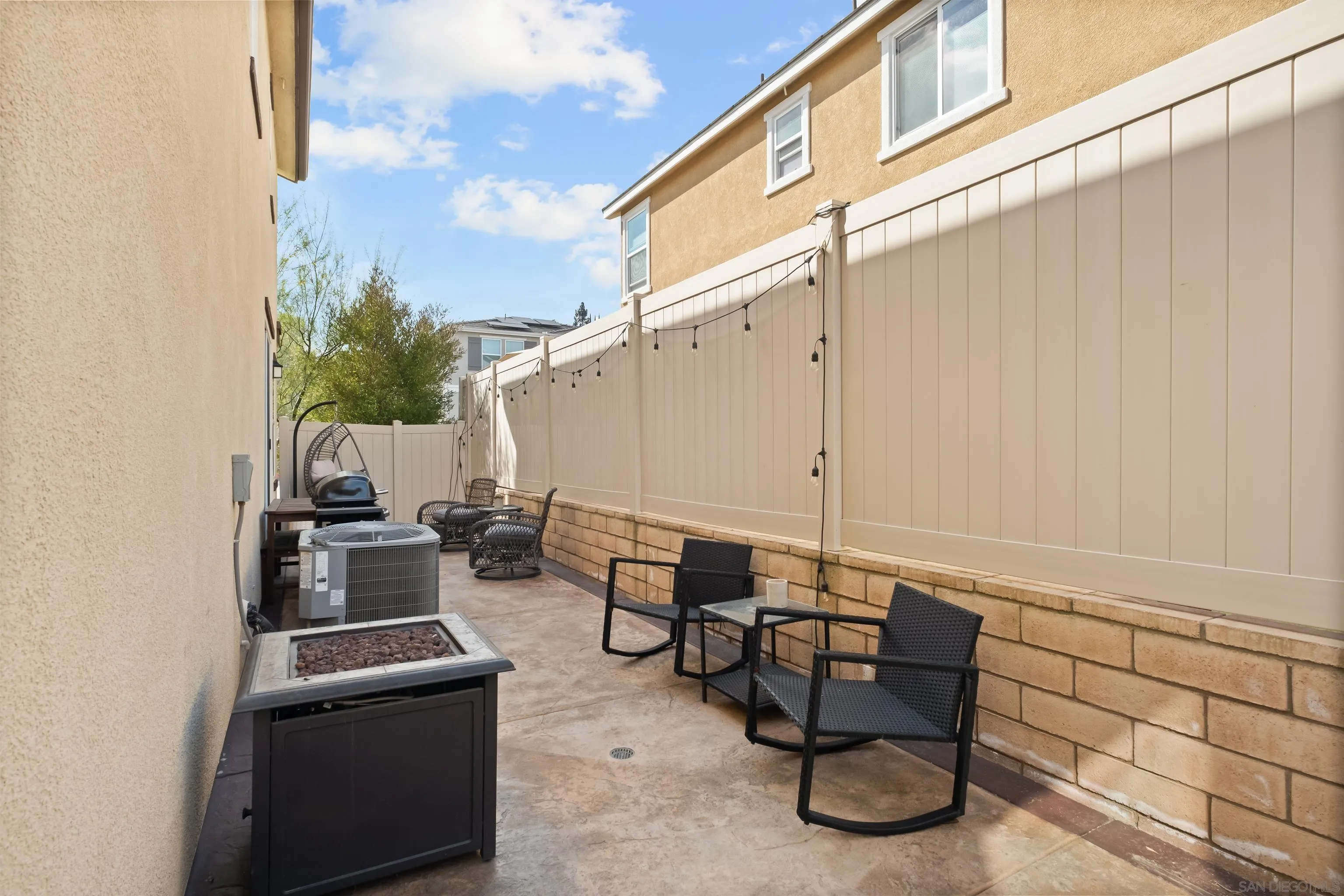 https://cdn.realtyfeed.com/cdn/127/260005860/abee691a4d30f04d332aecc8a283dd97.webp
