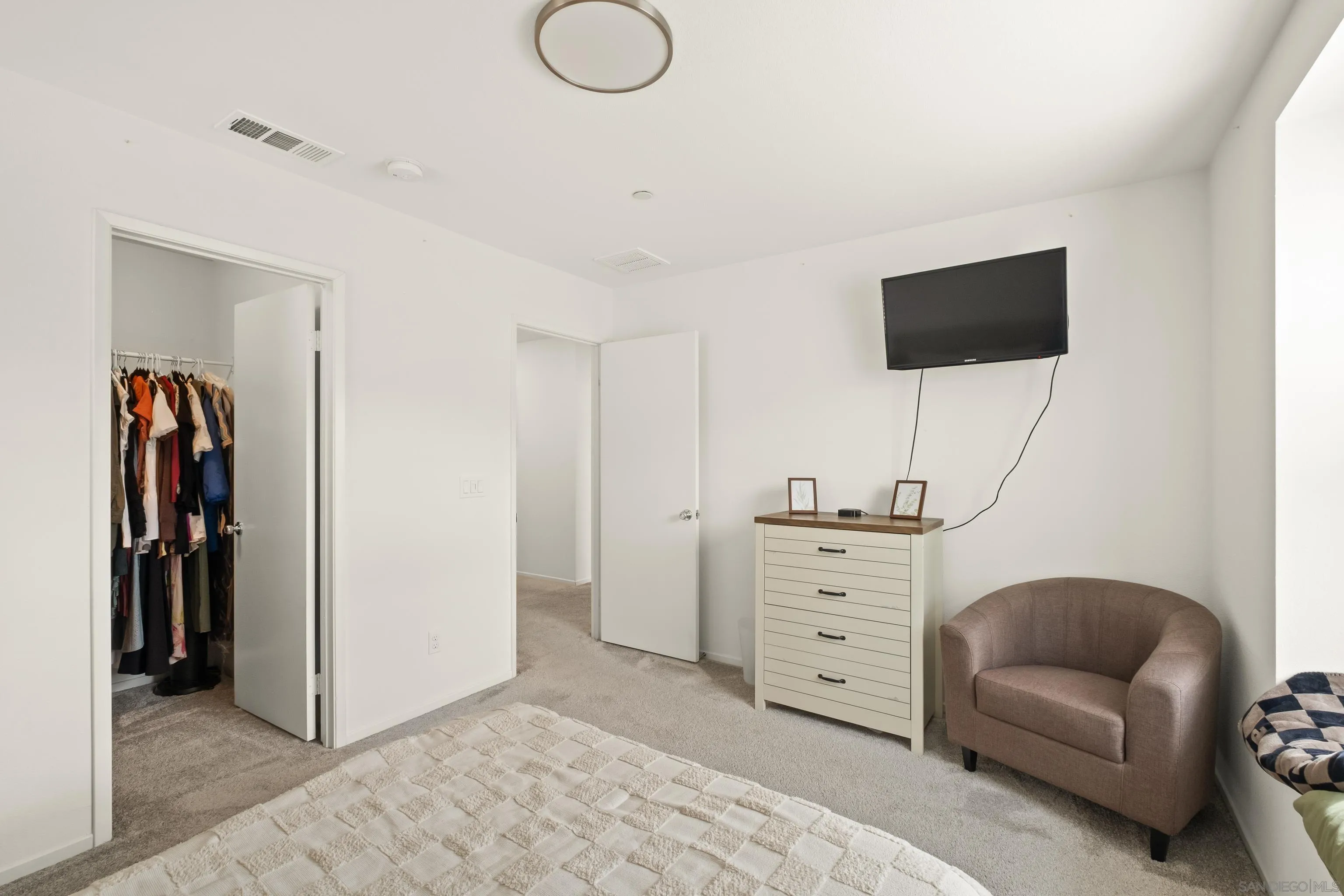 https://cdn.realtyfeed.com/cdn/127/260005860/be359be8fd1bba3f1a84d5b52c20fbed.webp