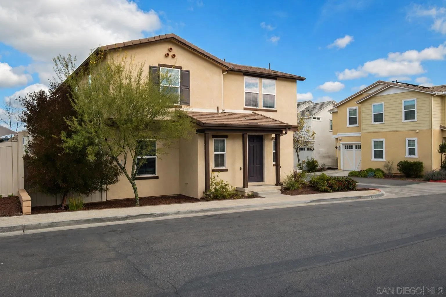 https://cdn.realtyfeed.com/cdn/127/260005860/dc77b76550457125644656af2a083f49.webp