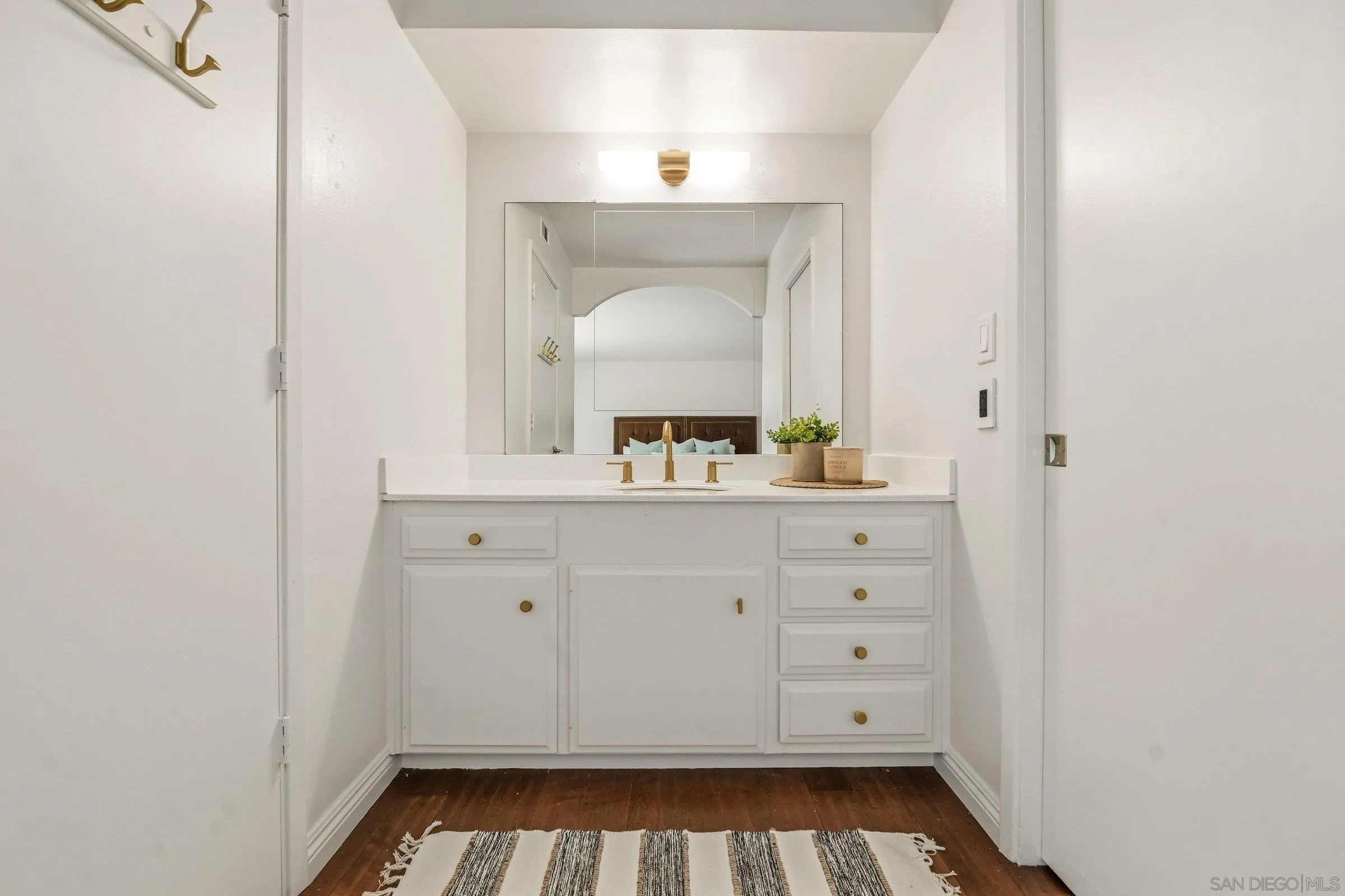 https://cdn.realtyfeed.com/cdn/127/260005876/2460549682a7debc563bacb903c54408.webp
