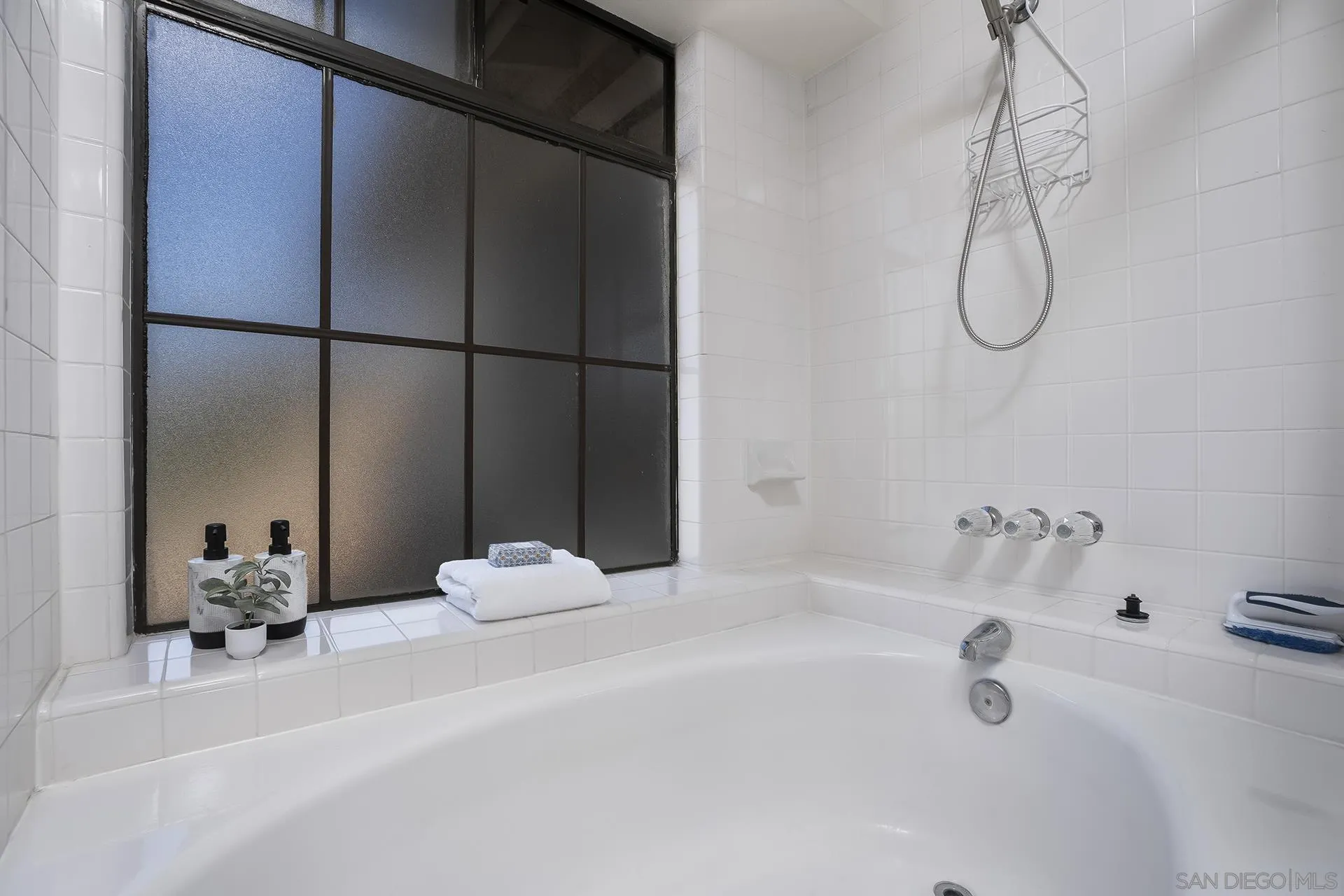 Photo #24: 260005877 Listing: Photo #24