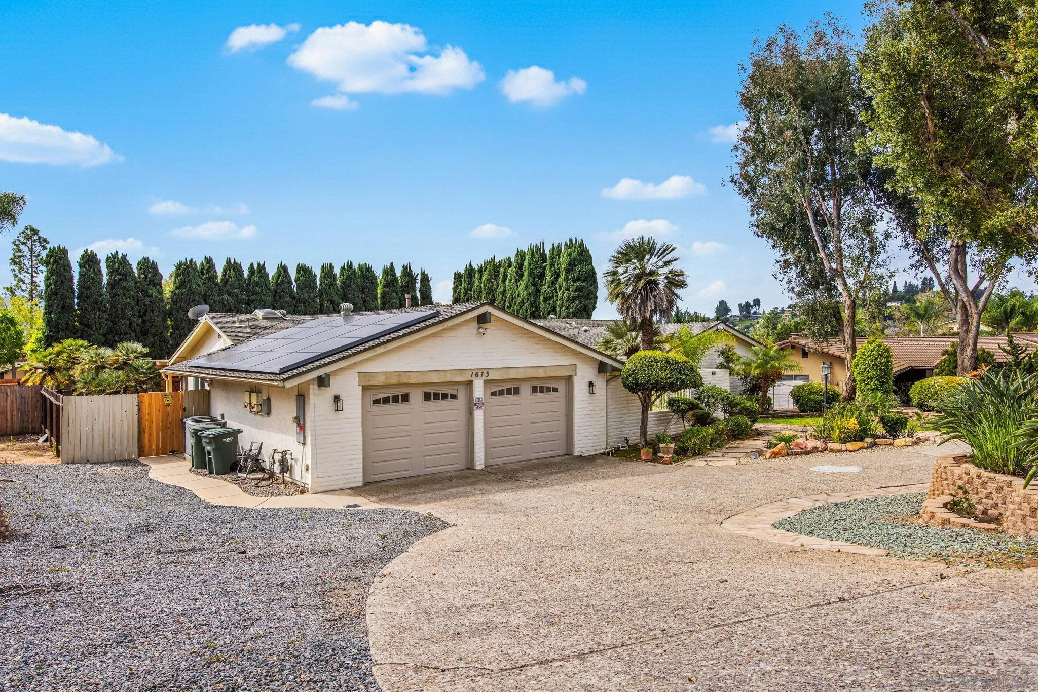 https://cdn.realtyfeed.com/cdn/127/260005883/1be9c3b2fb1057d9a30df94319e5564c.webp