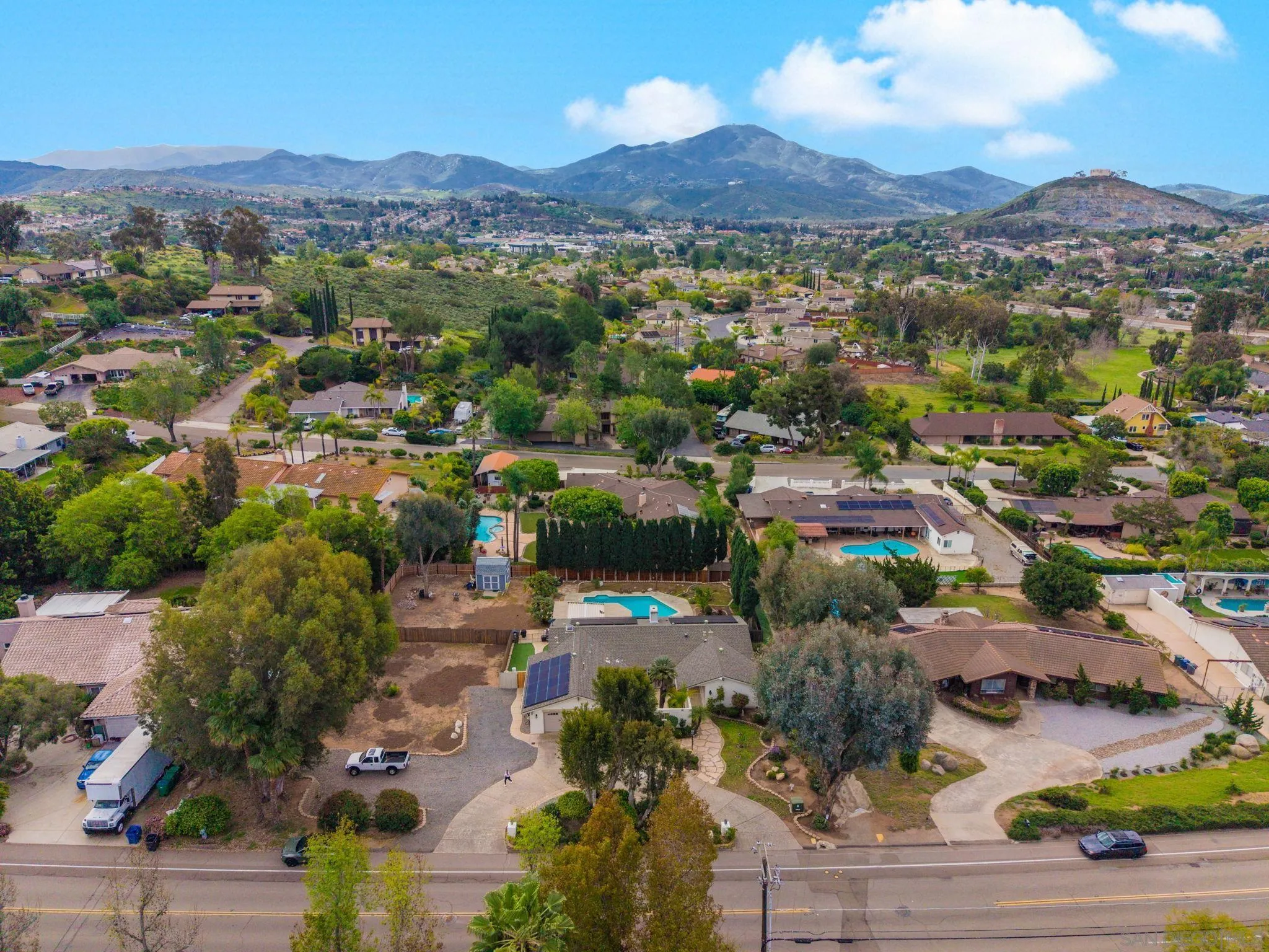 https://cdn.realtyfeed.com/cdn/127/260005883/1fd1f7c6781aa4097d8bd0da72c579a8.webp