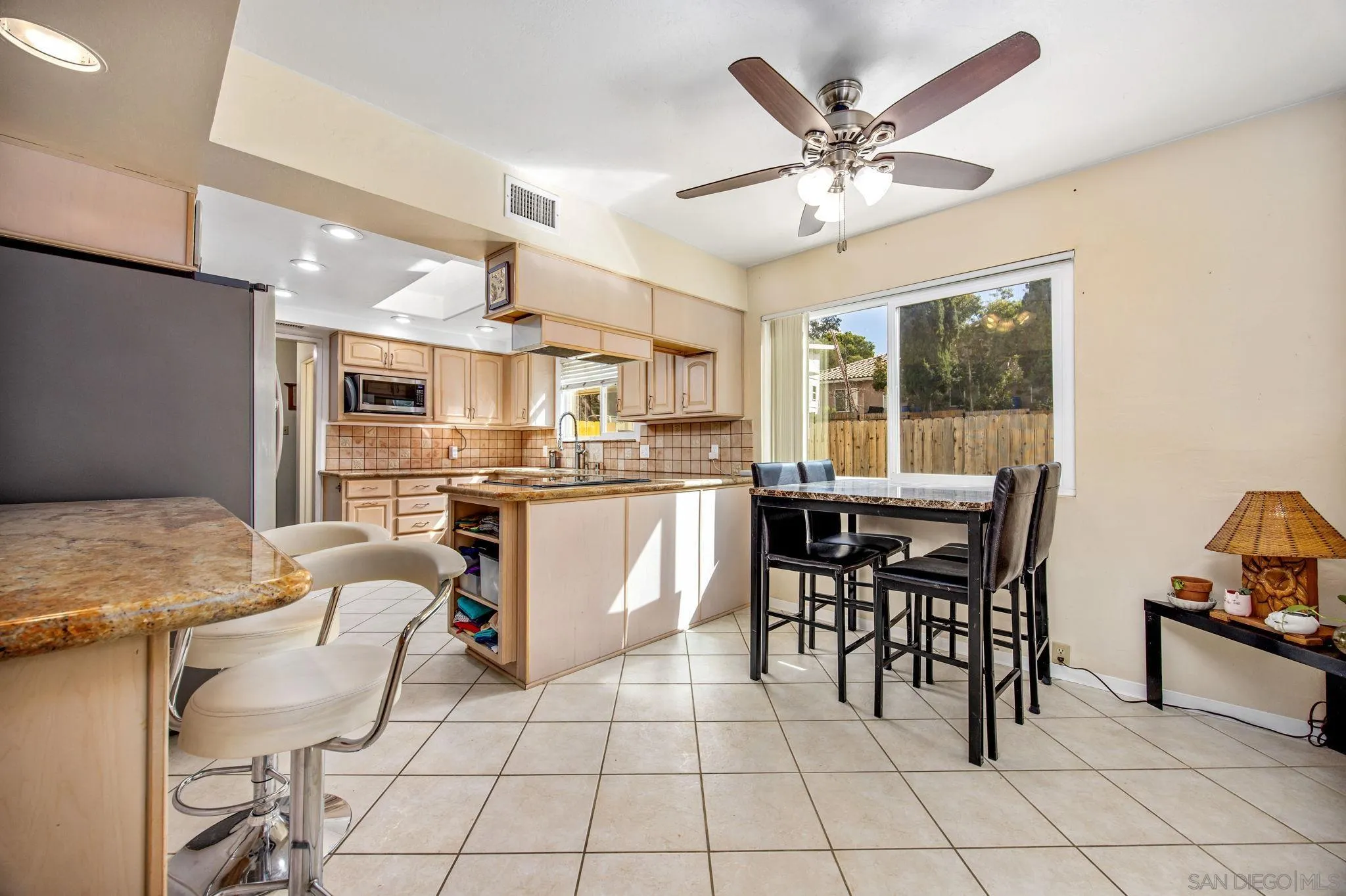 https://cdn.realtyfeed.com/cdn/127/260005883/96f947b30fc6ed3a6dd4d6986768a232.webp