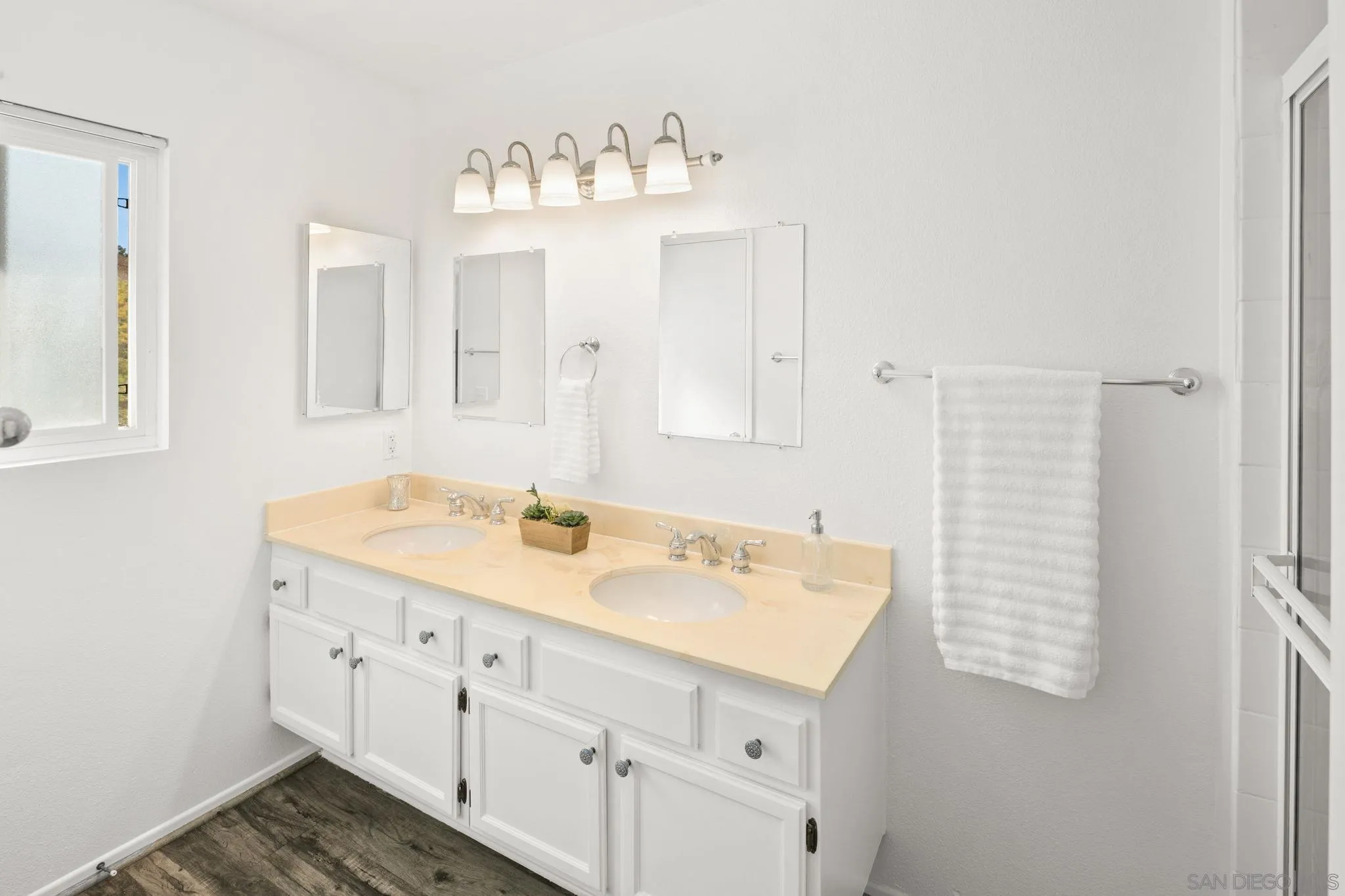 https://cdn.realtyfeed.com/cdn/127/260005887/11e0f3fb8fc7fab58ee1d6d189c4d02c.webp