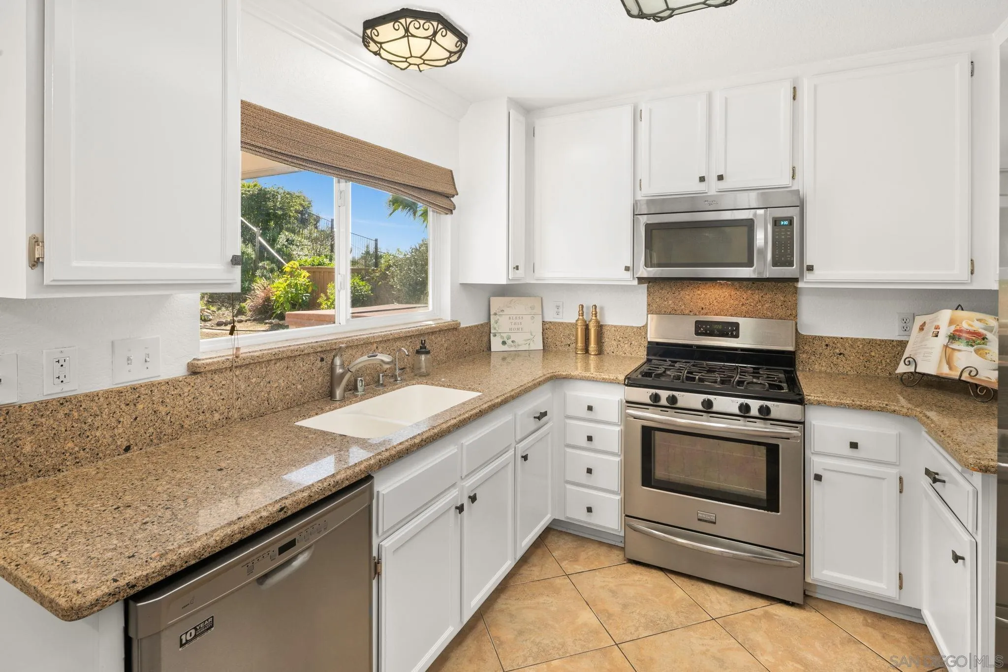 https://cdn.realtyfeed.com/cdn/127/260005887/44e2062dcb4834fe66e62e7718499686.webp