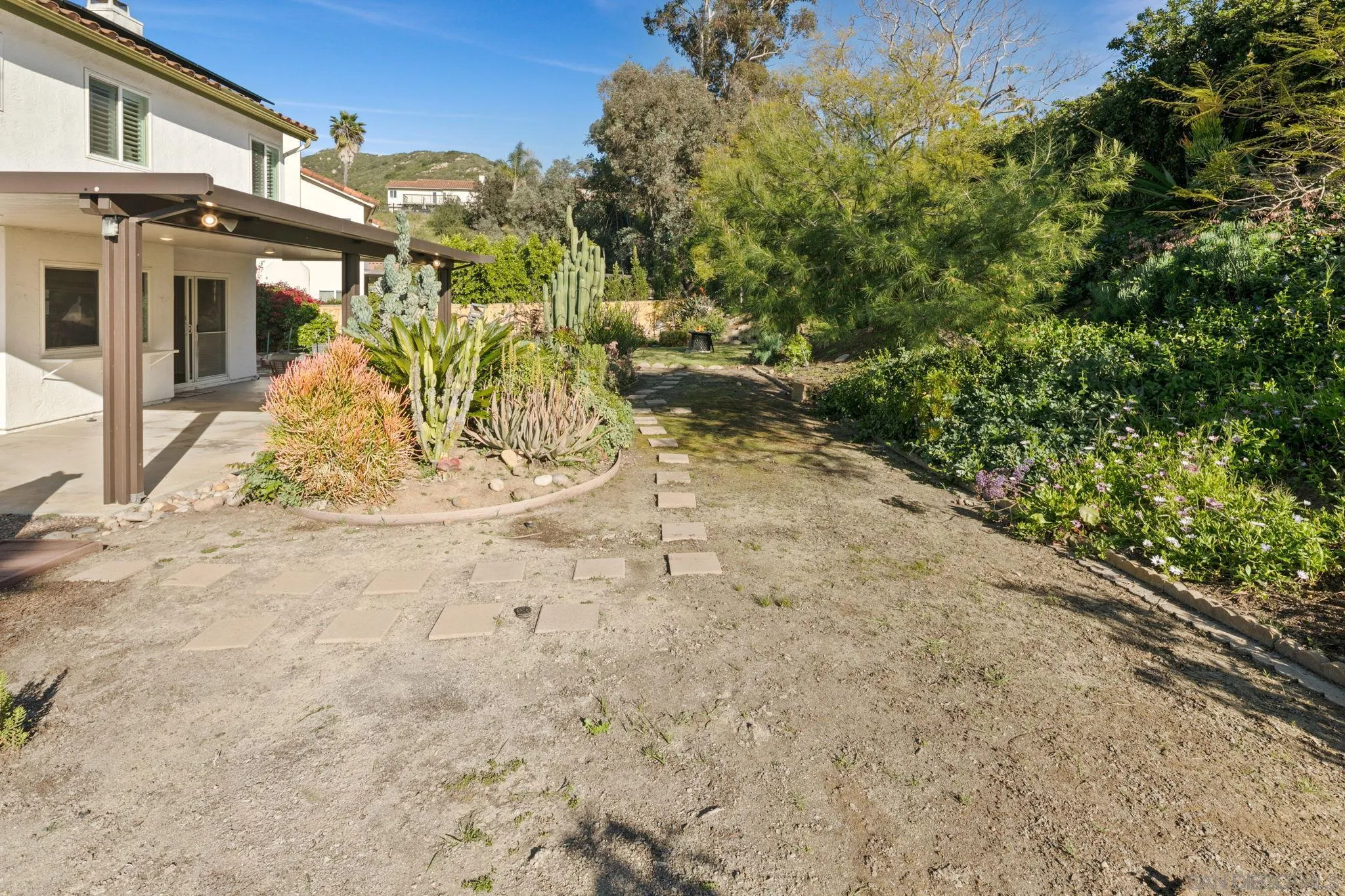 https://cdn.realtyfeed.com/cdn/127/260005887/fed6fe2bc1f50736521e50b790cc35fc.webp