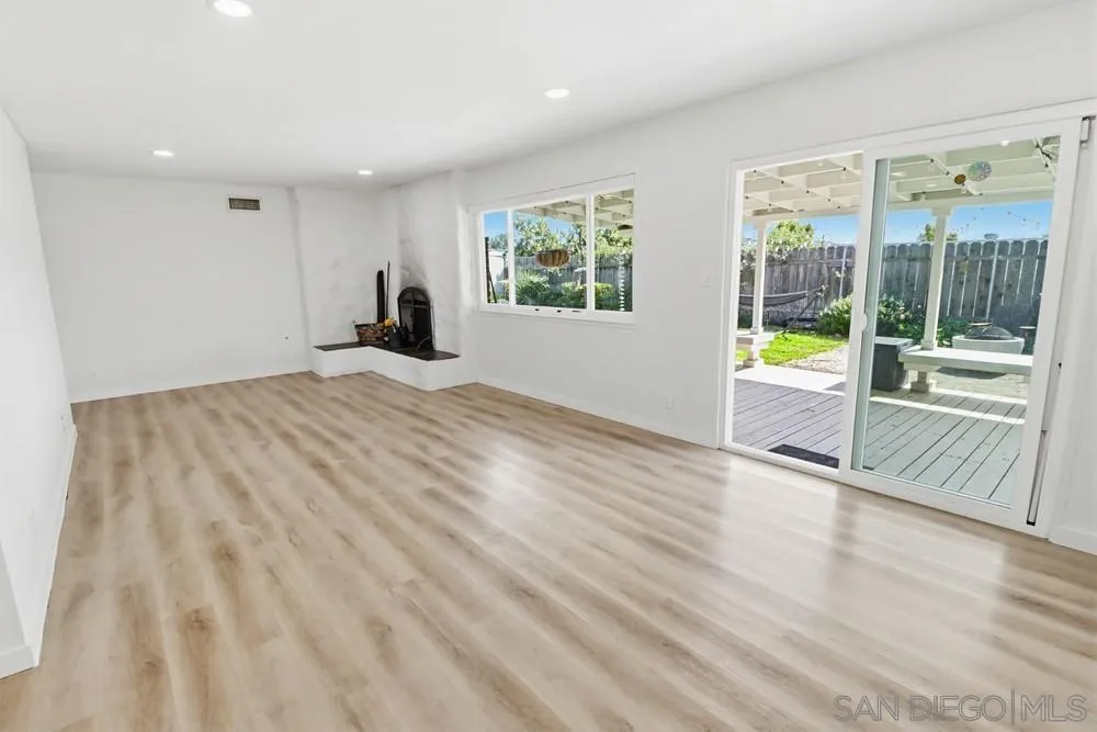 https://cdn.realtyfeed.com/cdn/127/260005895/99027a0898d93f4401df106f3a8f2e93.webp