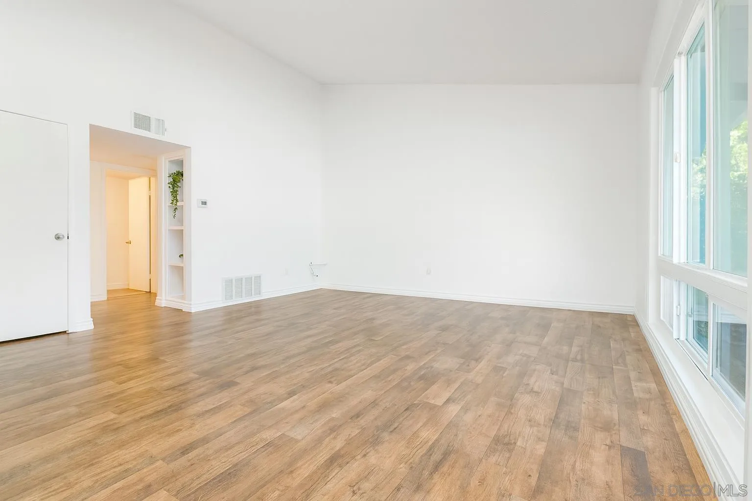 https://cdn.realtyfeed.com/cdn/127/260005898/502997c0a13cb7653b472c593d654280.webp