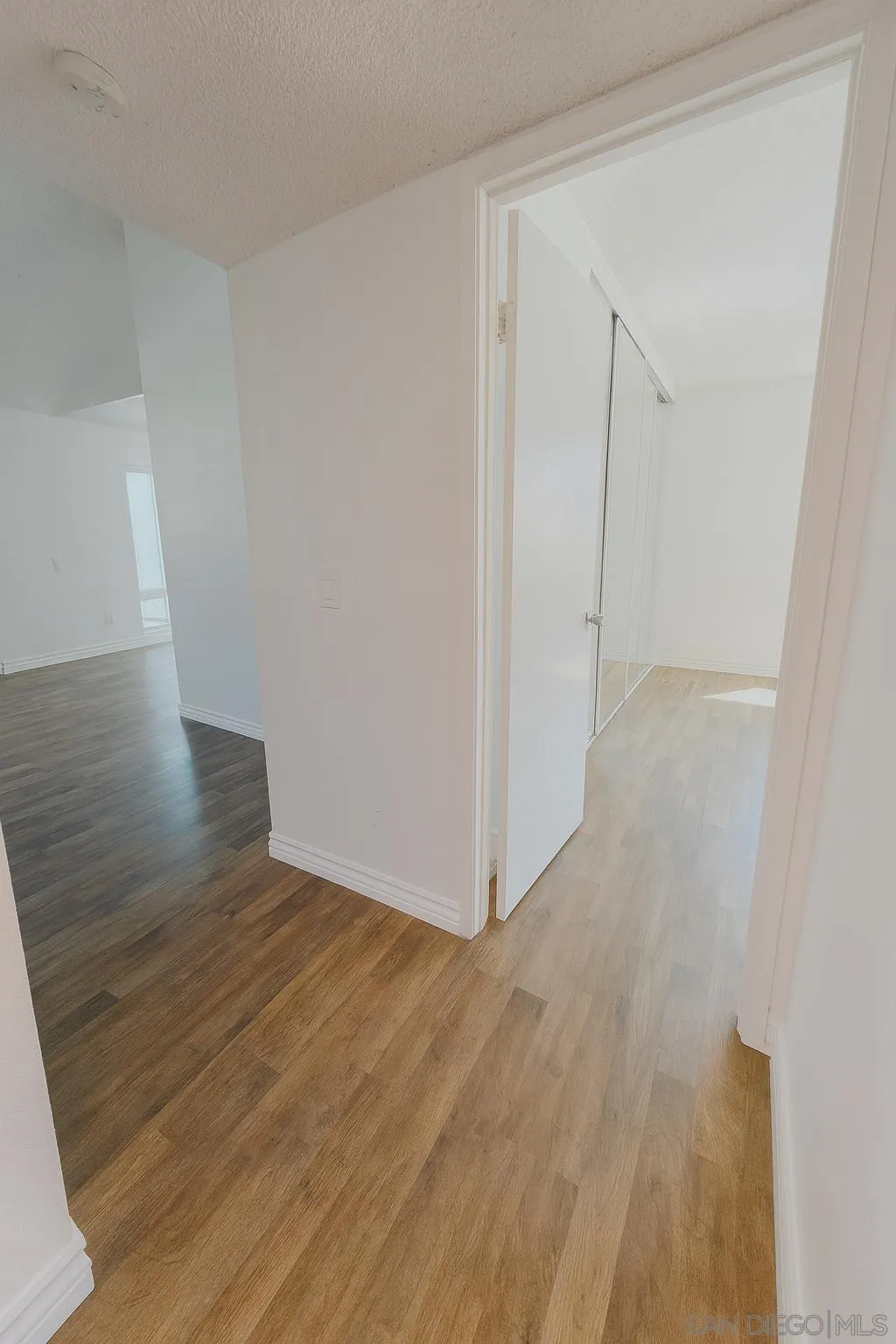 https://cdn.realtyfeed.com/cdn/127/260005898/c88d0a8ce2ea131032930309bedeaafb.webp