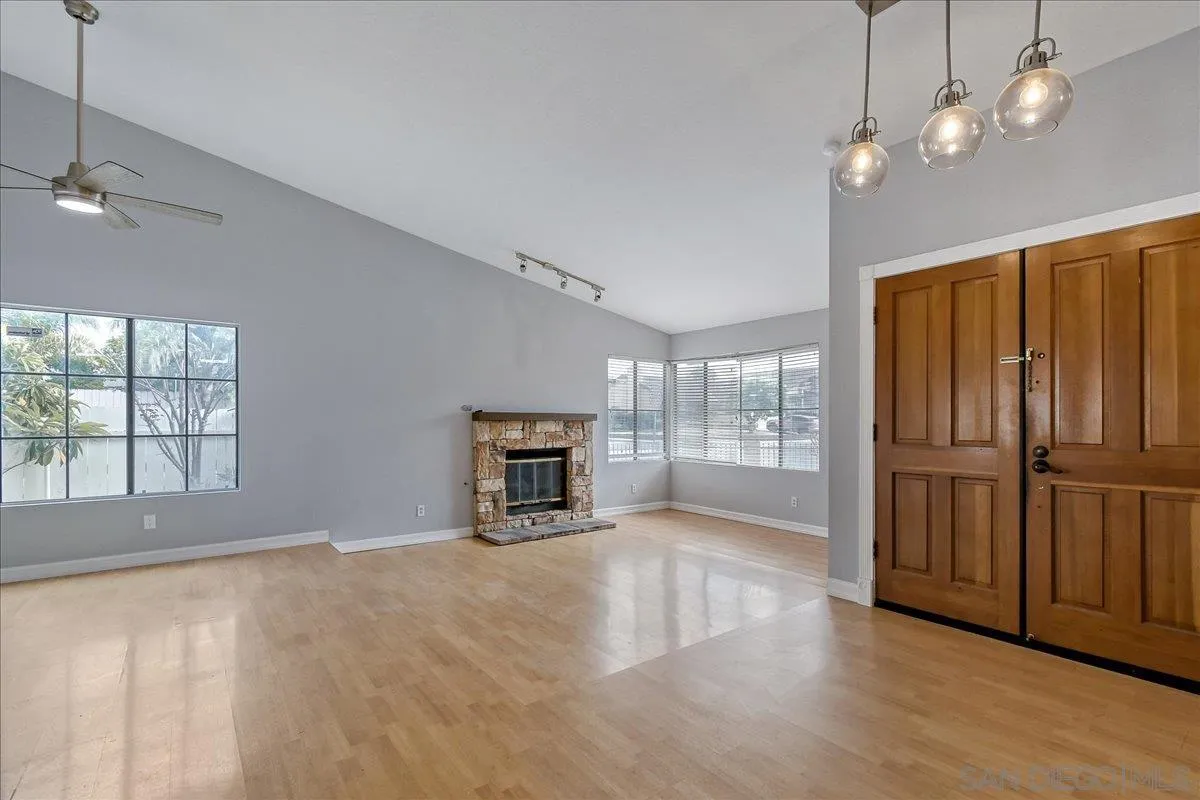 https://cdn.realtyfeed.com/cdn/127/260005902/1ce8ab83a301bd680887b5b14eb8240c.webp