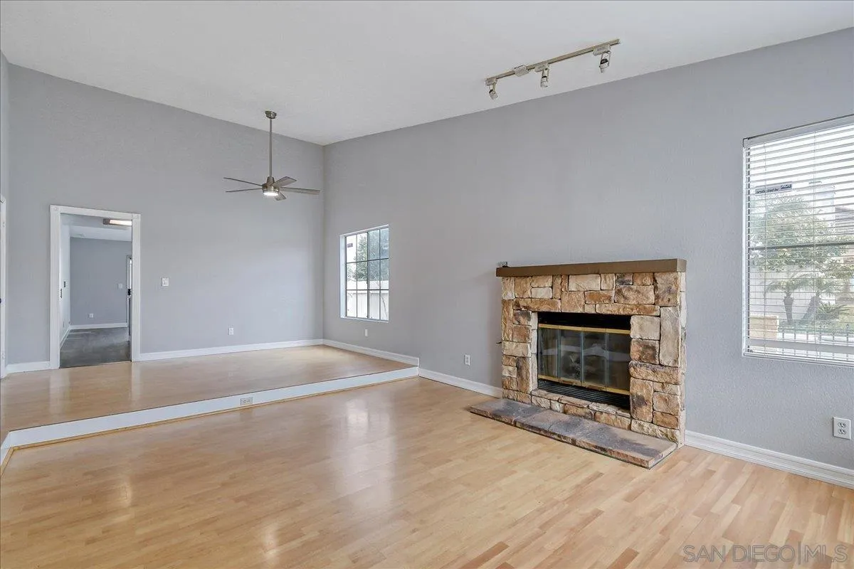 https://cdn.realtyfeed.com/cdn/127/260005902/2775c376a460f1d758396d701139f1a7.webp