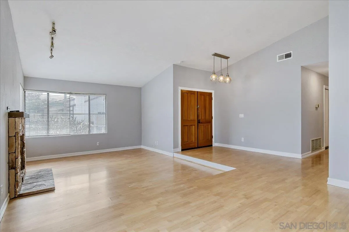 https://cdn.realtyfeed.com/cdn/127/260005902/49e36a7720a4575d9648b2f162cb635f.webp
