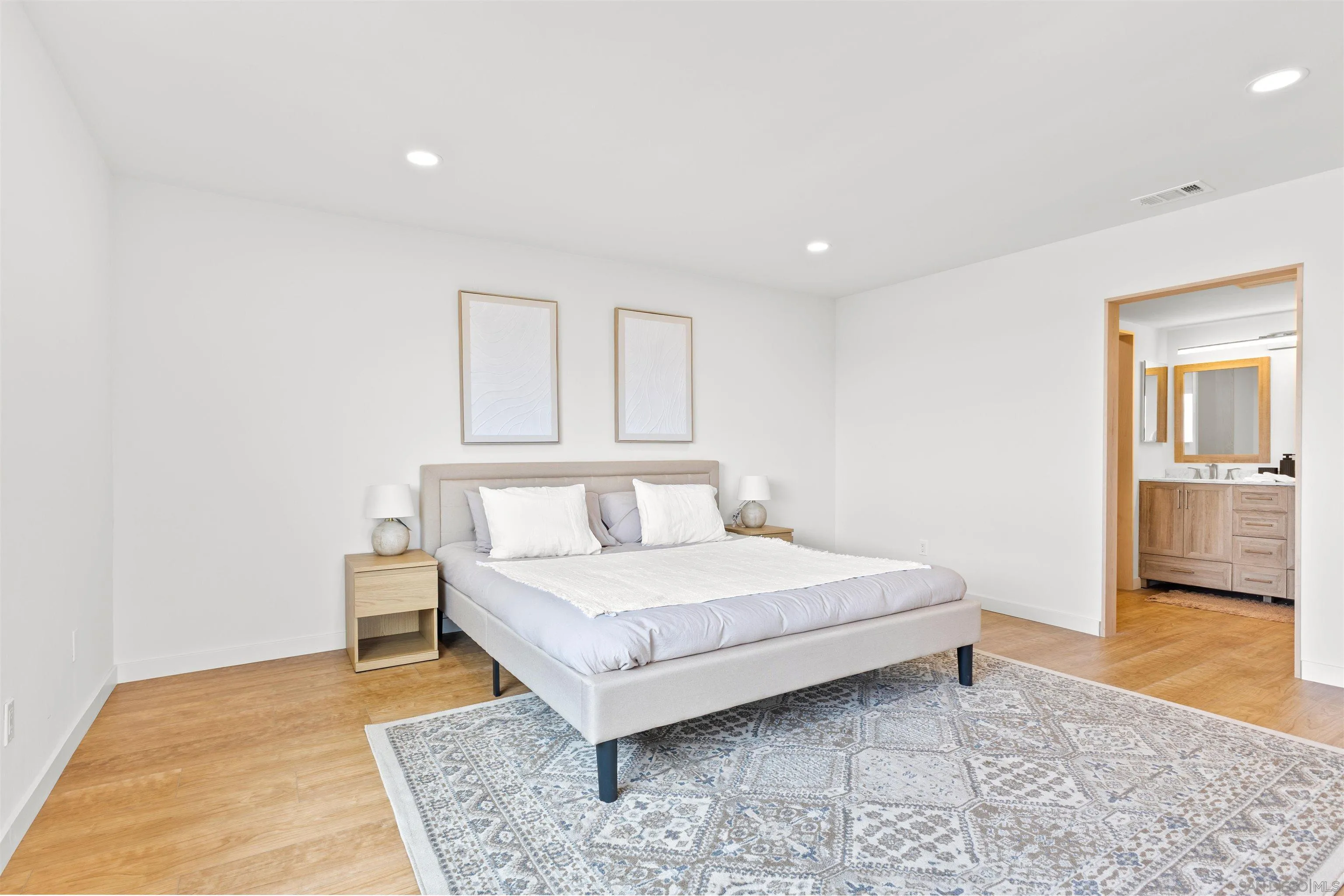 https://cdn.realtyfeed.com/cdn/127/260005903/300b89004cef7ba0ffca834e00e8f0c1.webp
