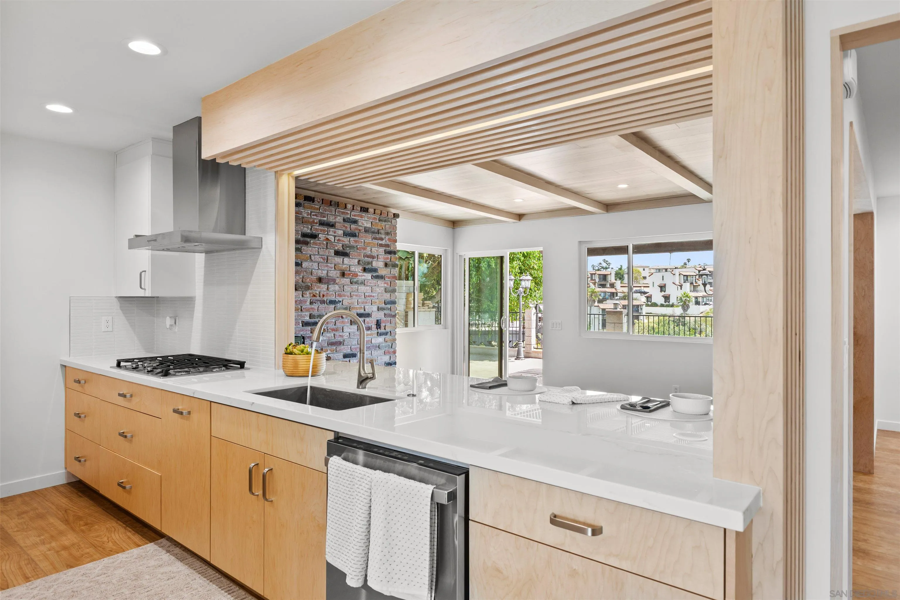 https://cdn.realtyfeed.com/cdn/127/260005903/353cc77c1dcf4dbb78e11bb8583a4357.webp