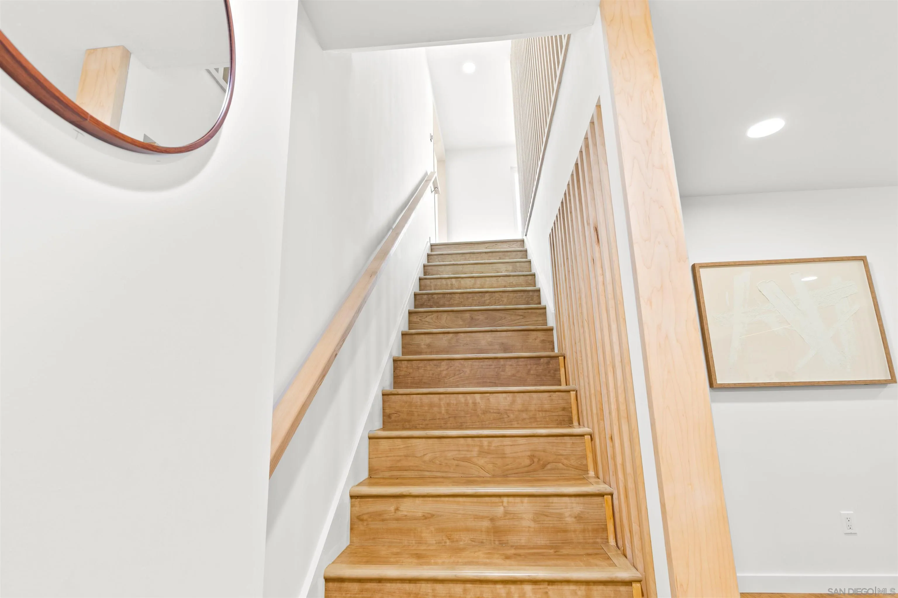 https://cdn.realtyfeed.com/cdn/127/260005903/94655488d950716b46cc4ee2992a37f5.webp