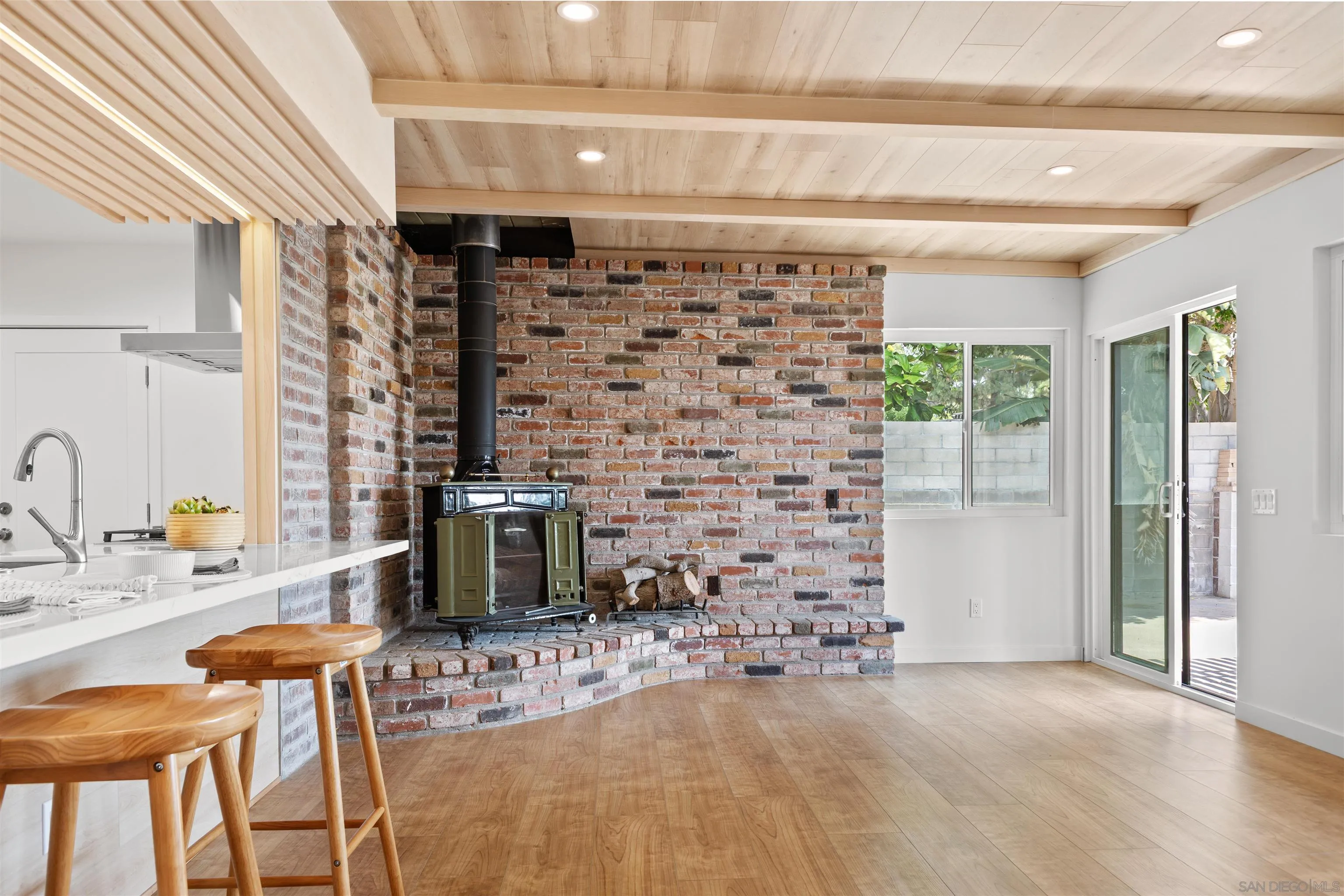 https://cdn.realtyfeed.com/cdn/127/260005903/969fb13659028e86a018e2ca108c41a6.webp