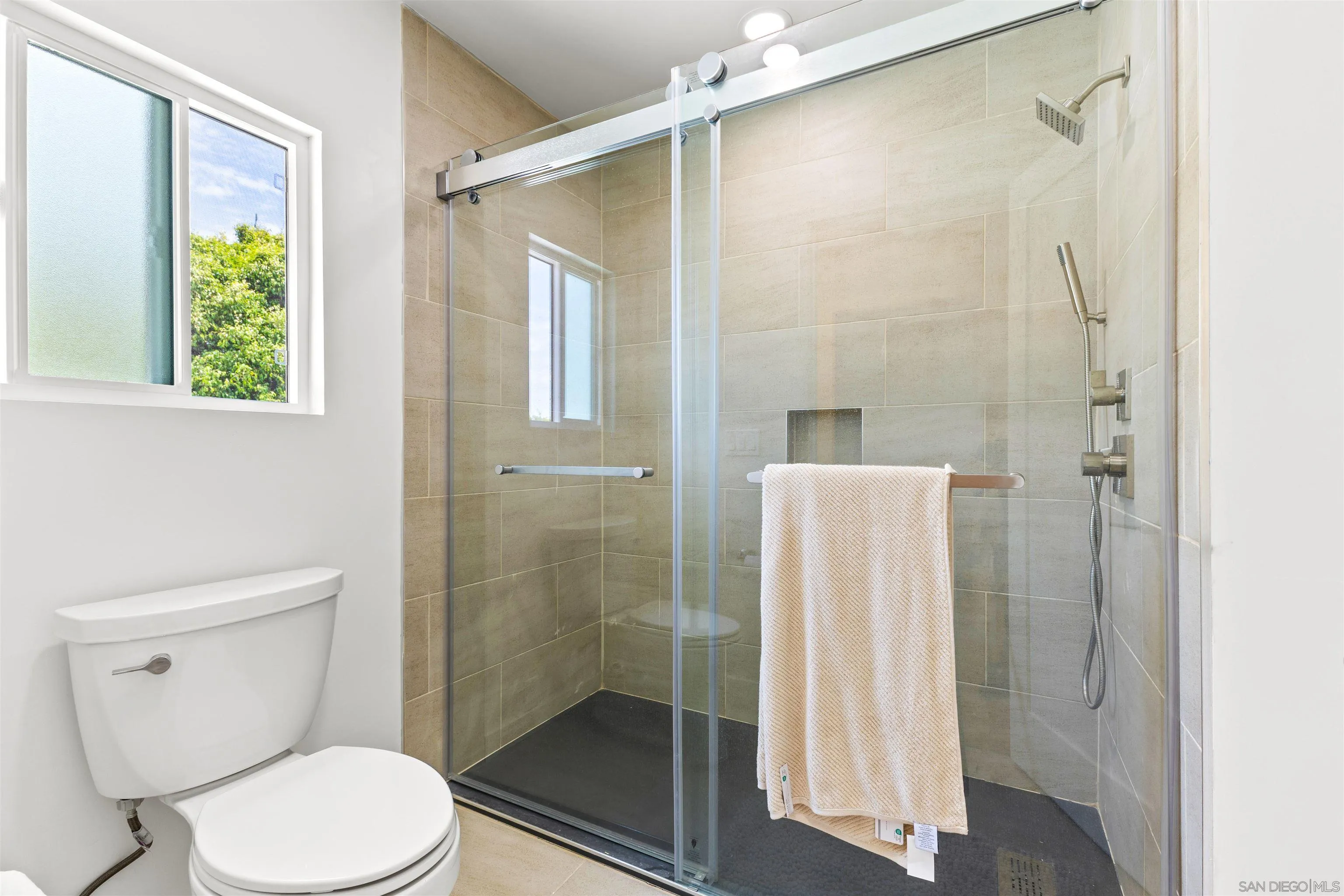 https://cdn.realtyfeed.com/cdn/127/260005903/a397c91491af4a77268885d7bf285a0e.webp