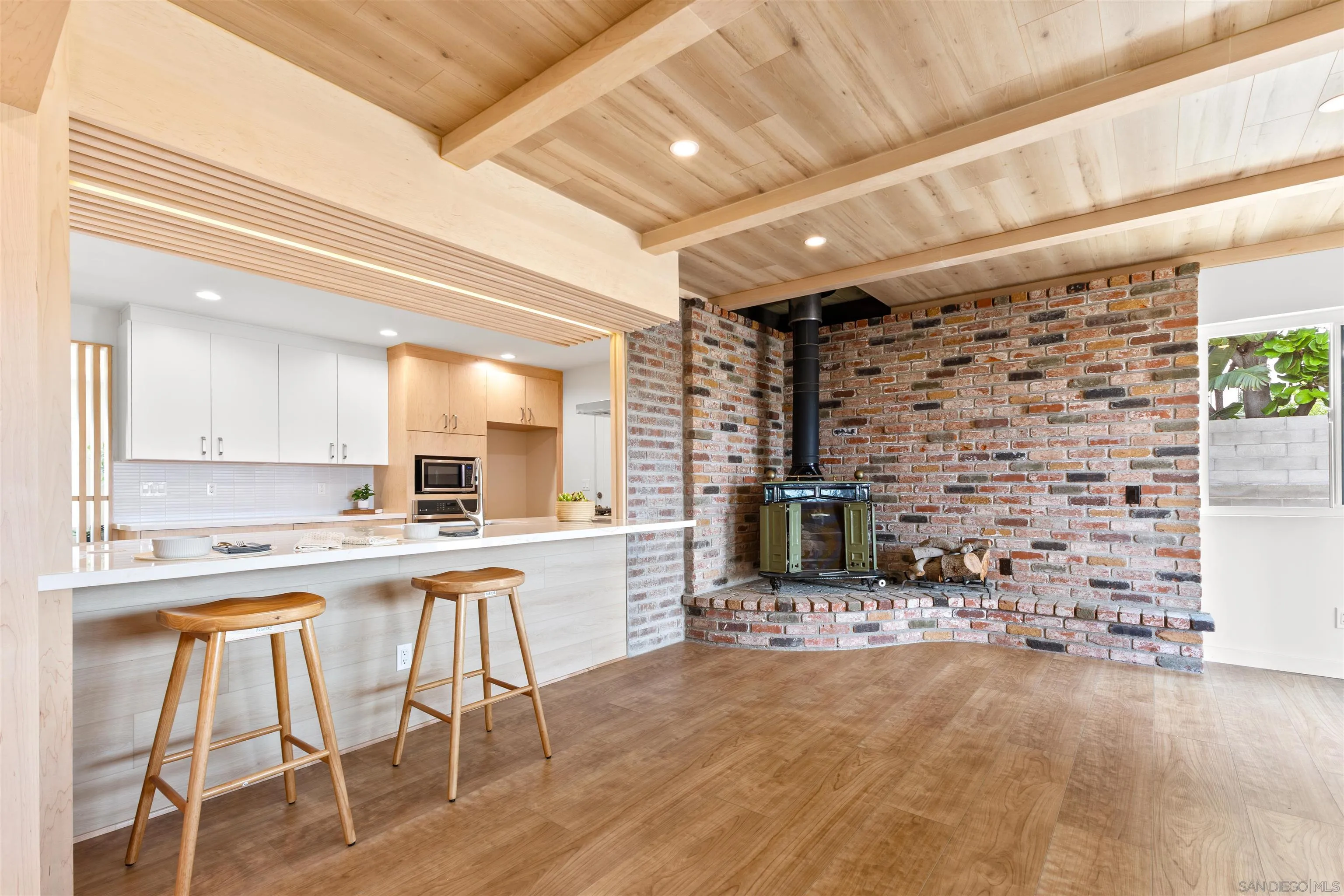 https://cdn.realtyfeed.com/cdn/127/260005903/c6878837f1495418d86746839f1728ae.webp