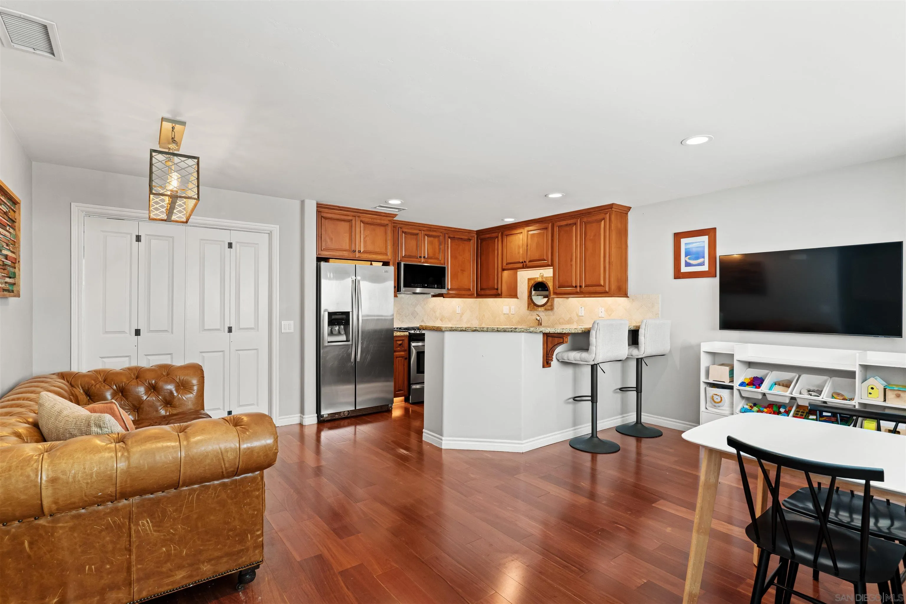 Photo #8: 260005905 Listing: Photo #8