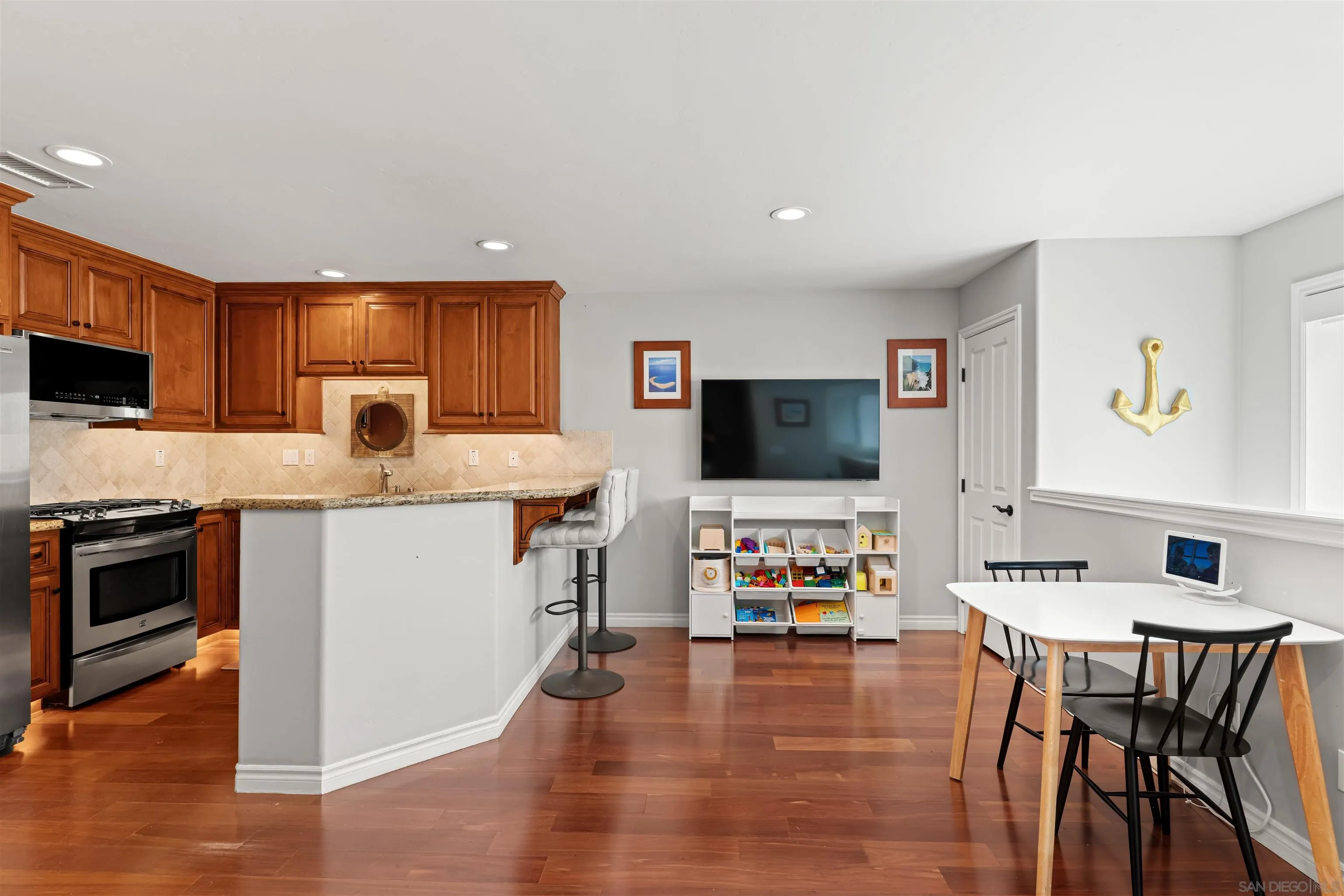 Photo #9: 260005905 Listing: Photo #9