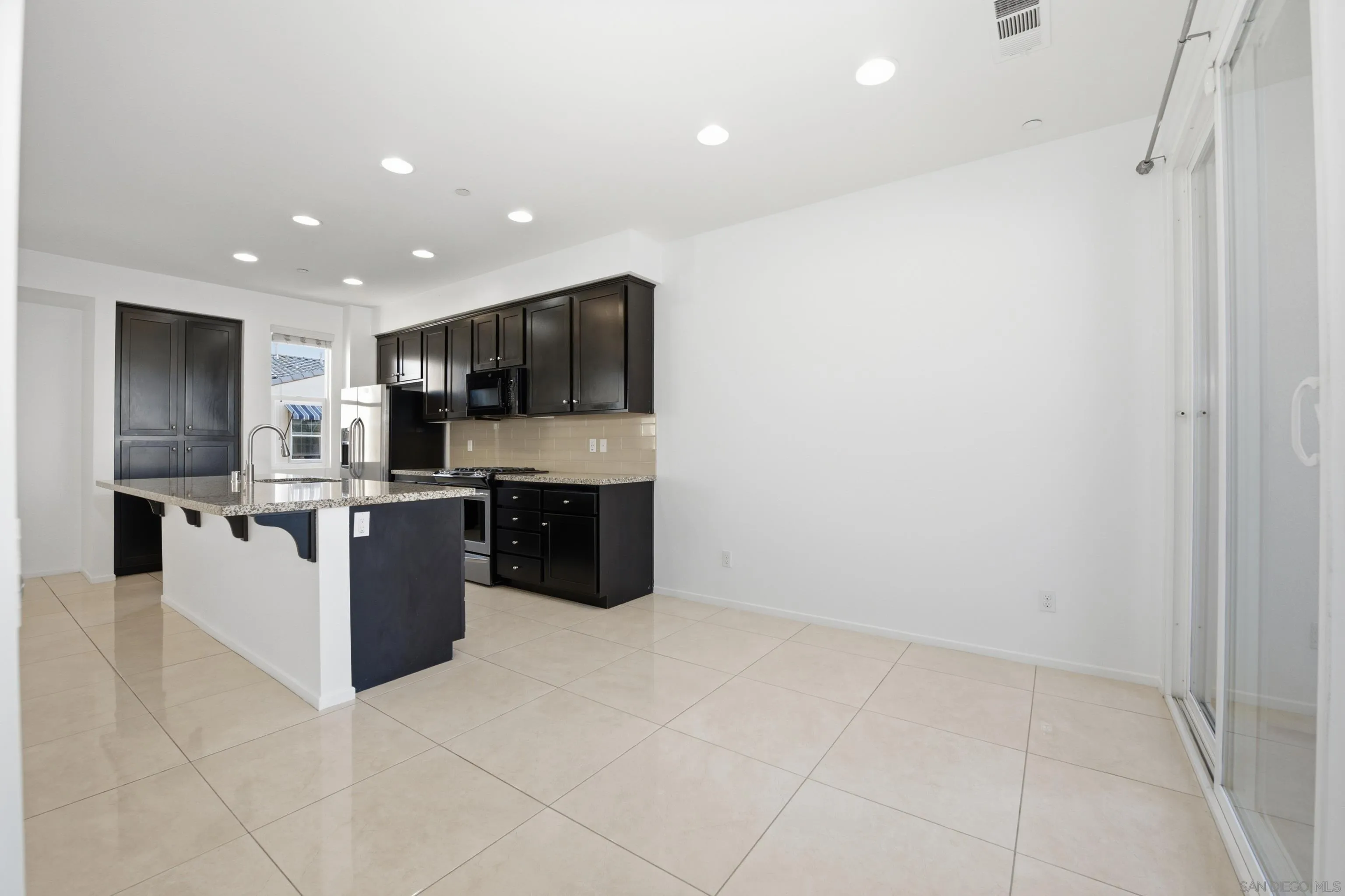 Photo #7: 260005906 Listing: Photo #7
