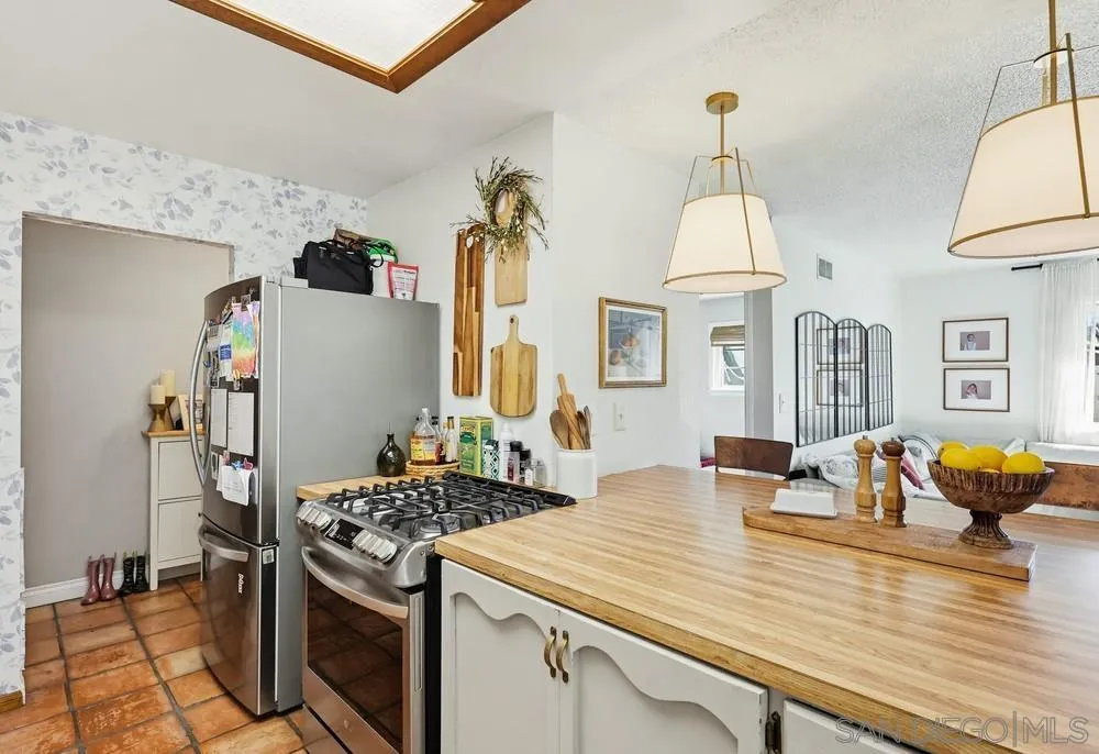 https://cdn.realtyfeed.com/cdn/127/260005907/06d777addfa536426a5876b18ba6d3db.webp