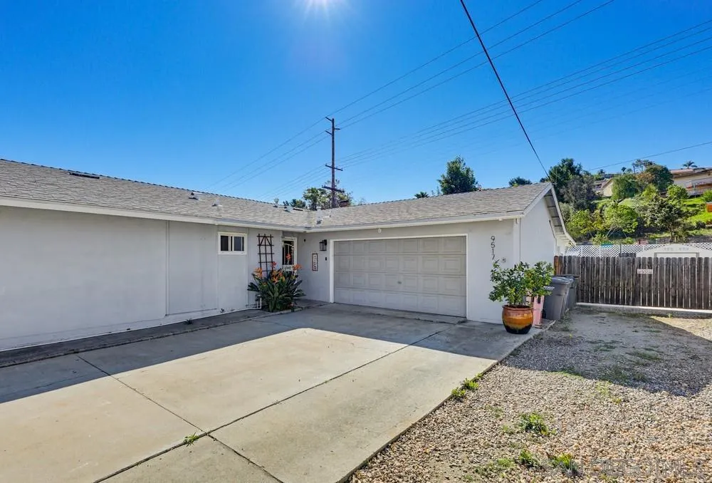 https://cdn.realtyfeed.com/cdn/127/260005907/865aabfa69a911e8aa7afb25182a6ef3.webp